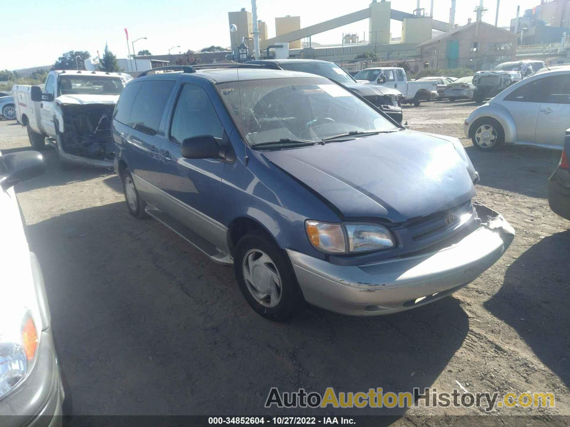 TOYOTA SIENNA LE/XLE, 4T3ZF13C8XU113881