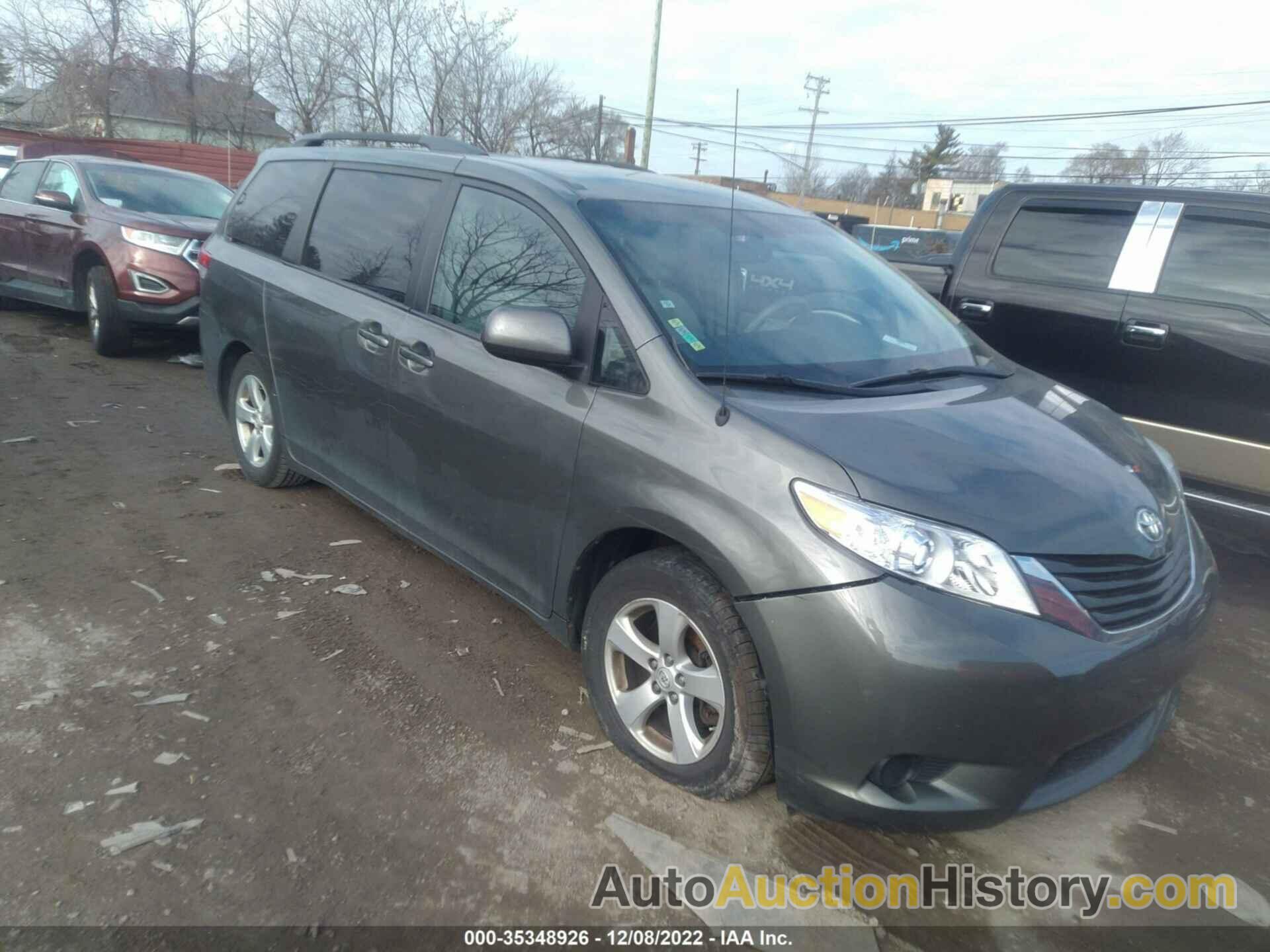 TOYOTA SIENNA LE, 5TDKK3DC2CS272527