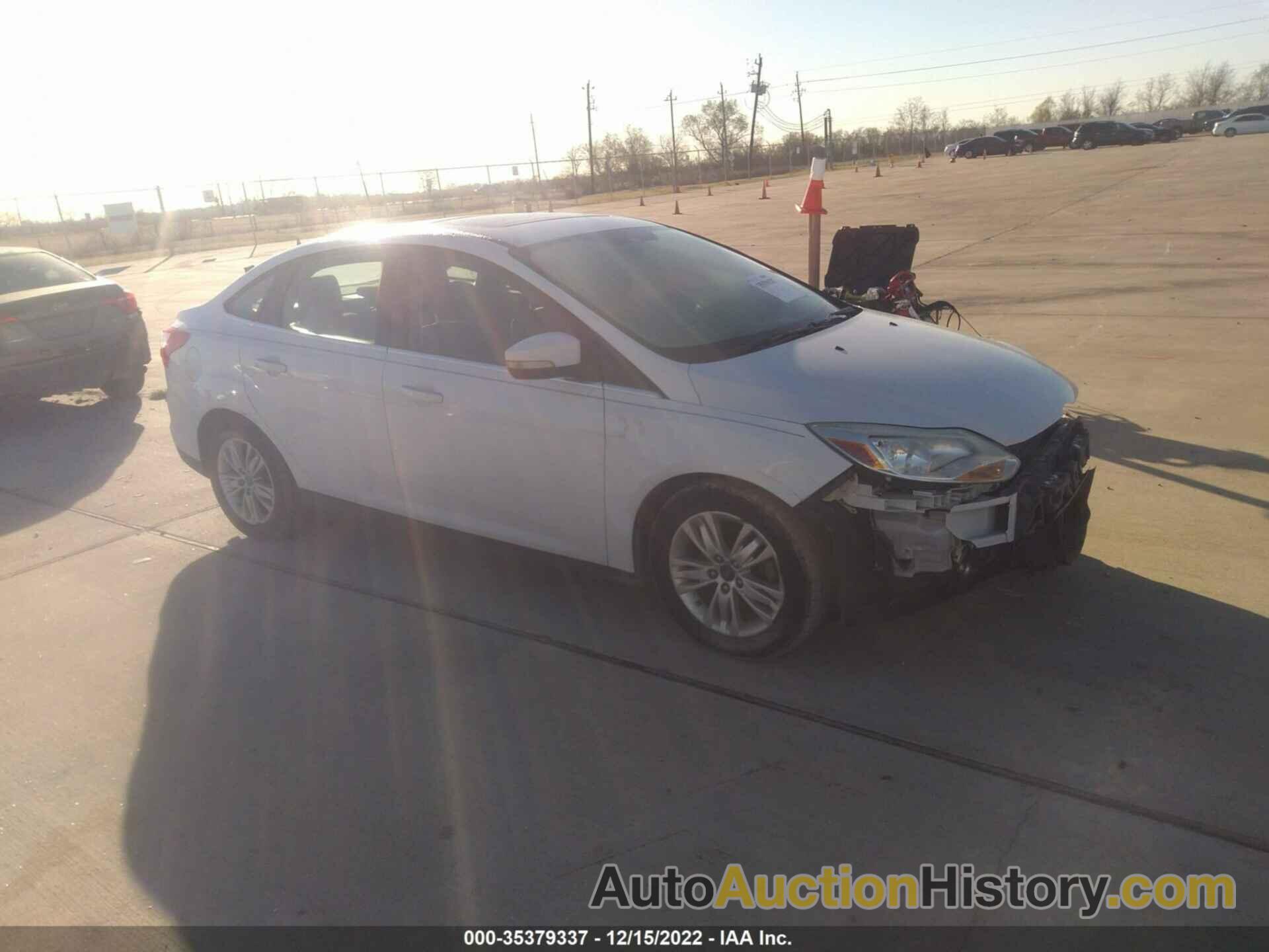 FORD FOCUS SEL, 1FAHP3H21CL168535