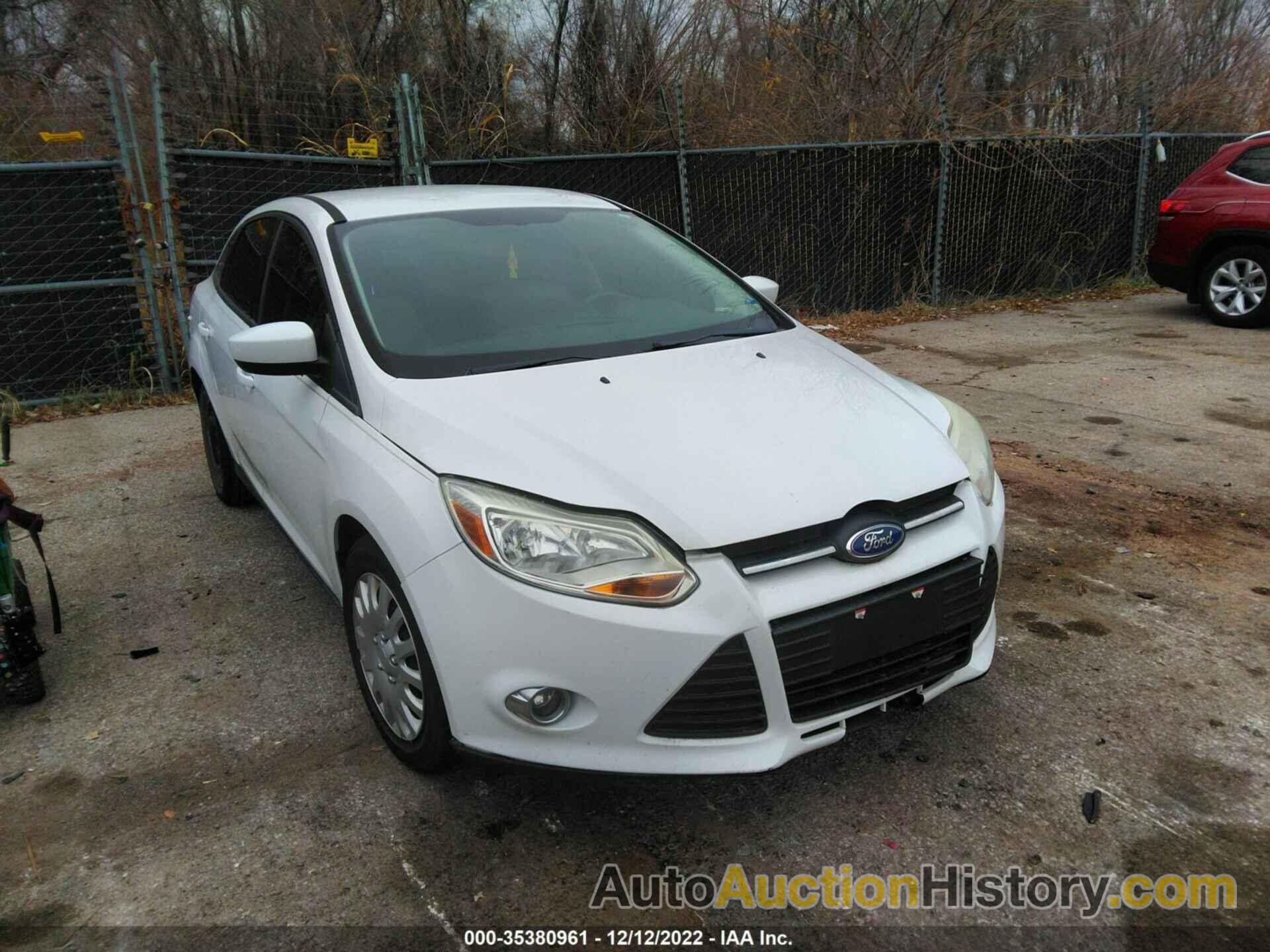 FORD FOCUS SE, 1FAHP3F25CL150851