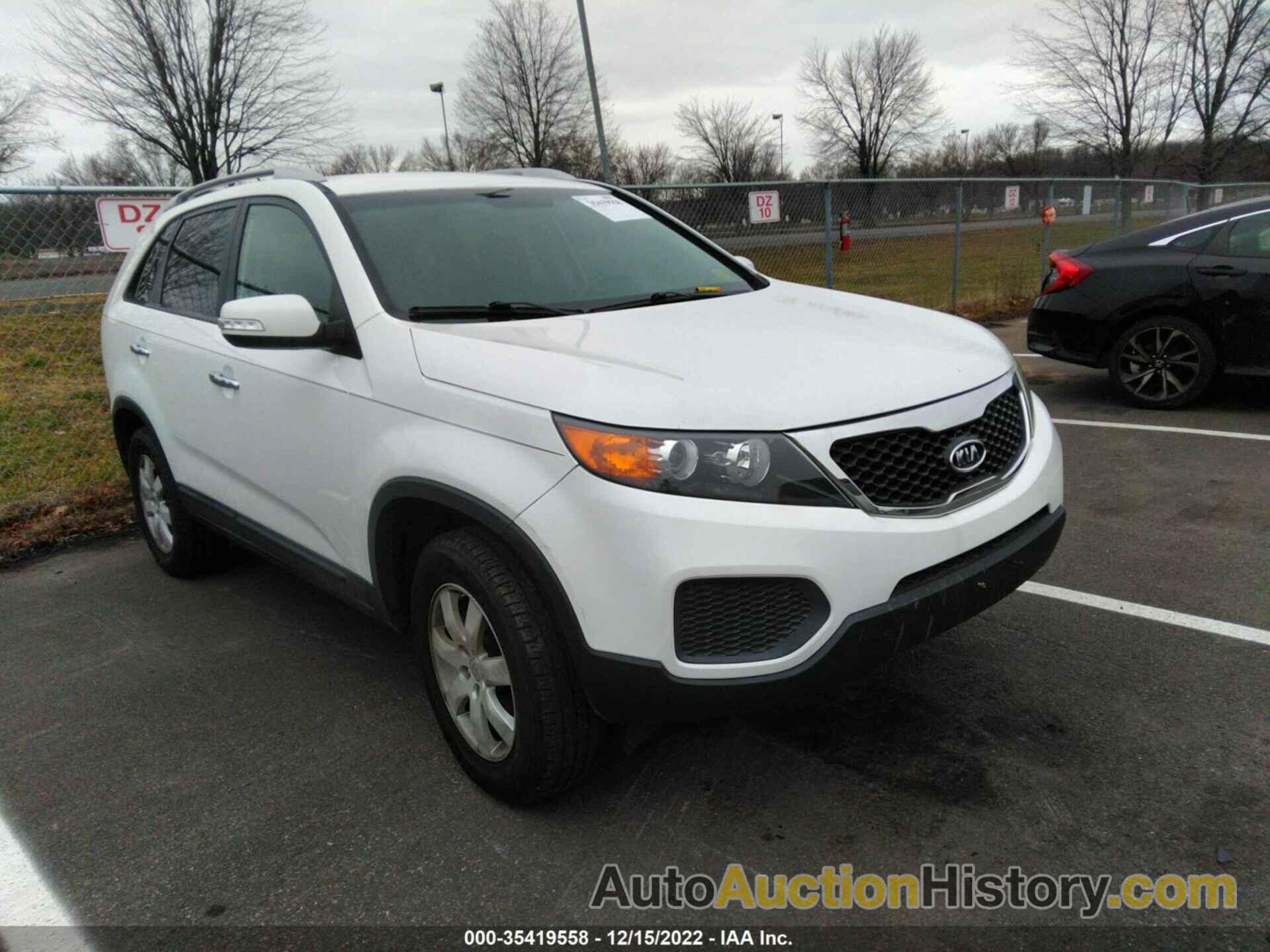 KIA SORENTO LX, 5XYKT4A24BG123157