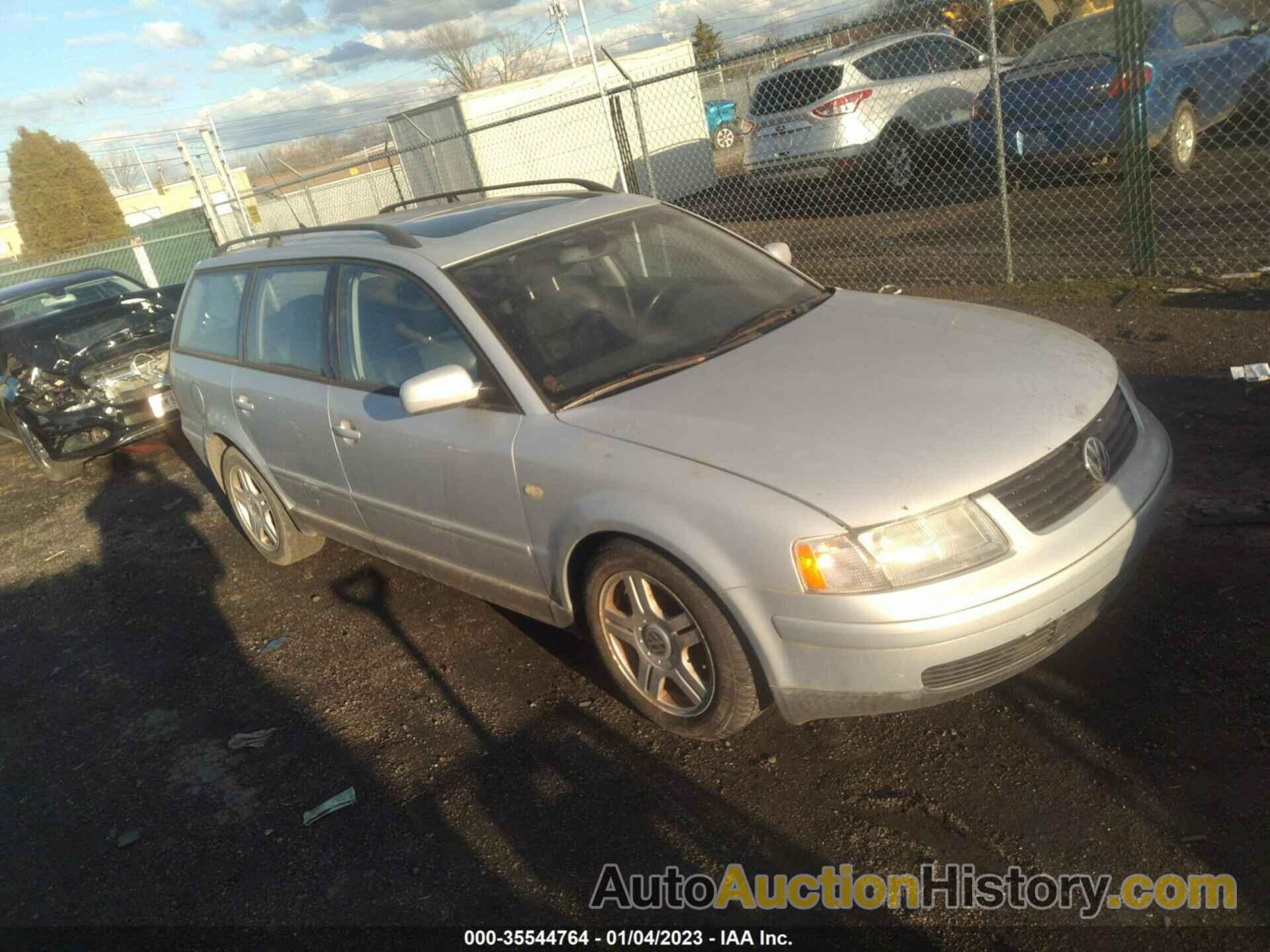 VOLKSWAGEN PASSAT GLX, WVWVD23B7YE237778