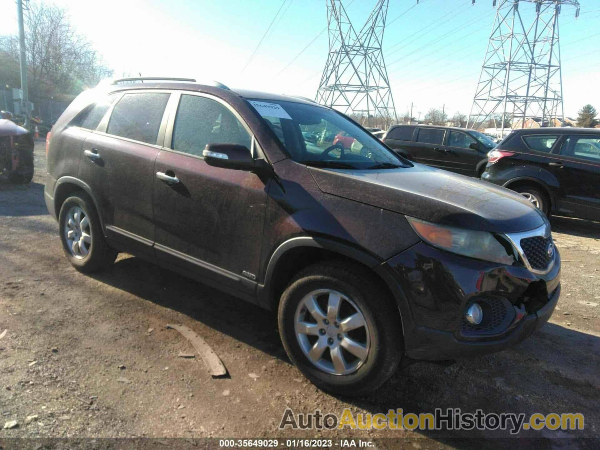 KIA SORENTO LX, 5XYKTCA14BG119062