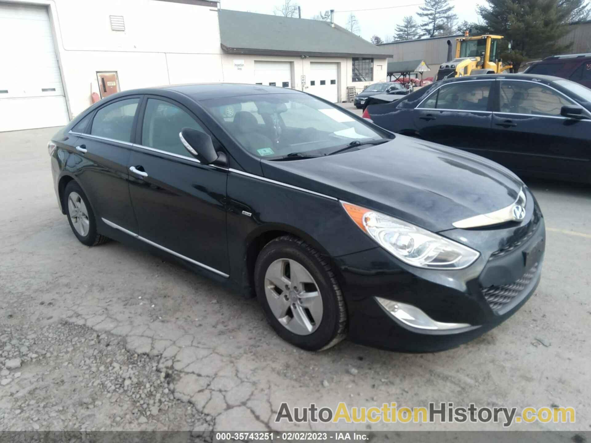 HYUNDAI SONATA HYBRID, KMHEC4A4XCA038139