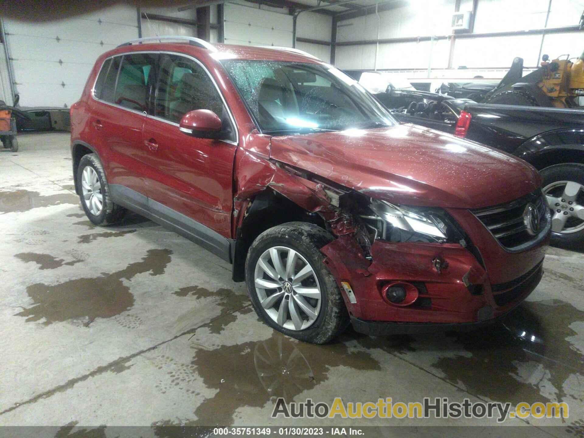 VOLKSWAGEN TIGUAN SE, WVGAV7AX7BW000552