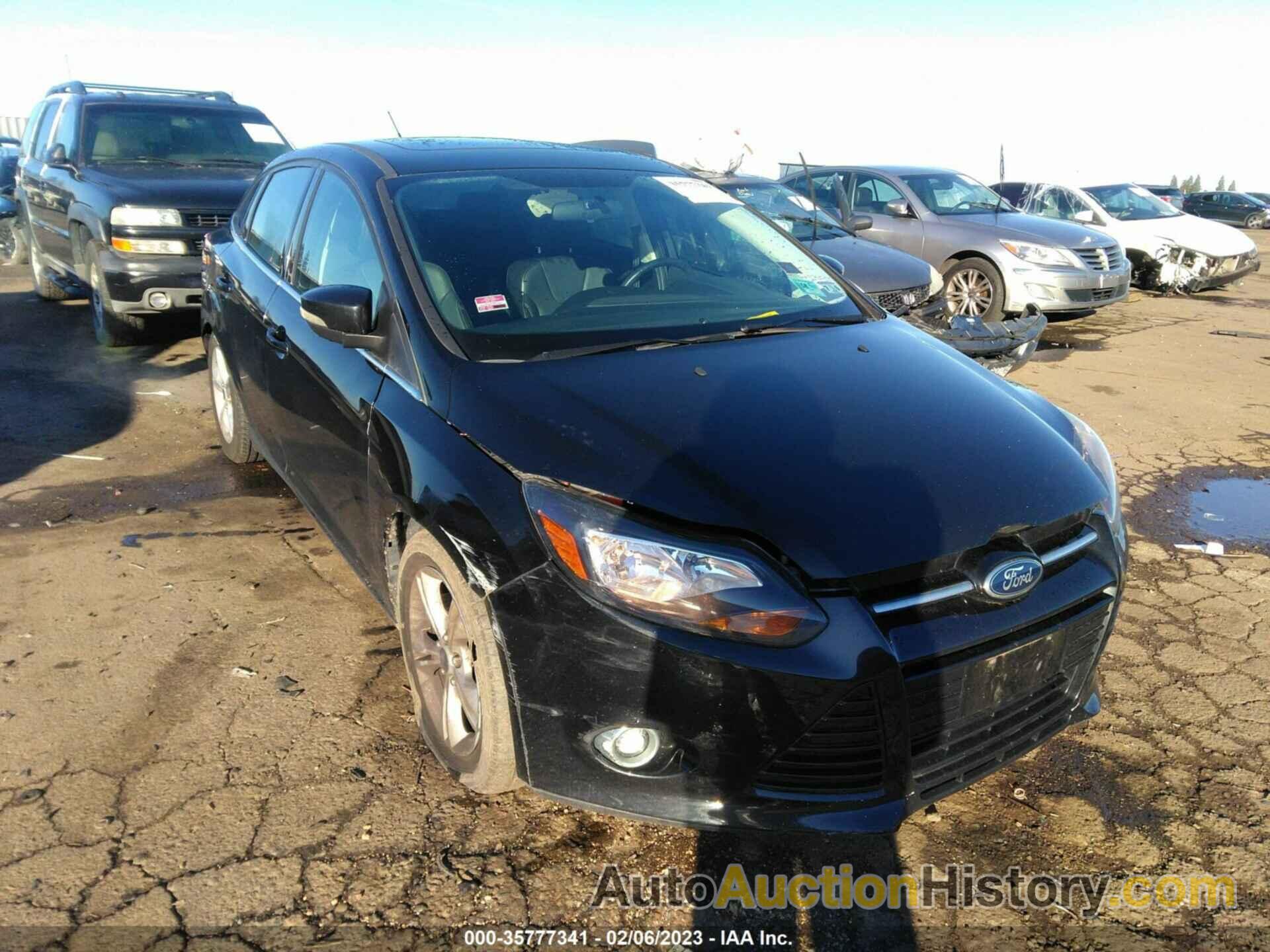 FORD FOCUS TITANIUM, 1FADP3J27EL354690