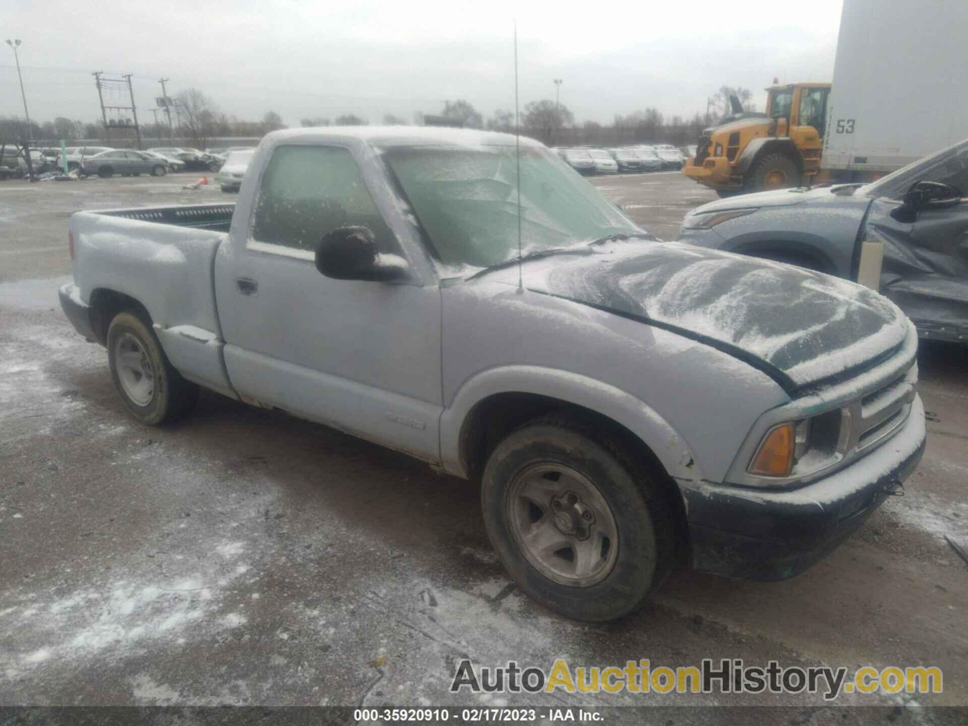 CHEVROLET S-10 LS, 1GCCS1442V8177765