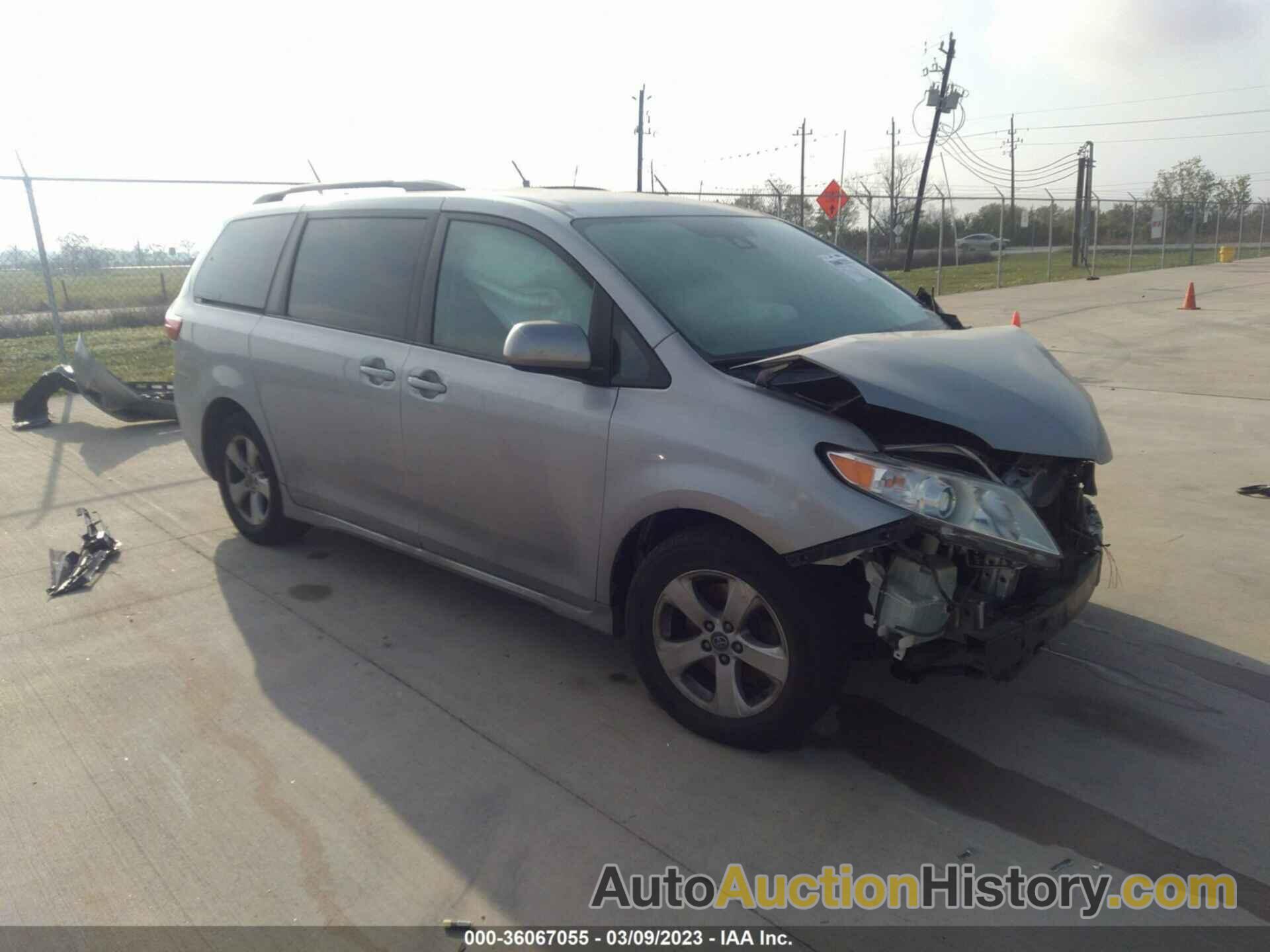 TOYOTA SIENNA LE, 5TDKZ3DC2JS904595