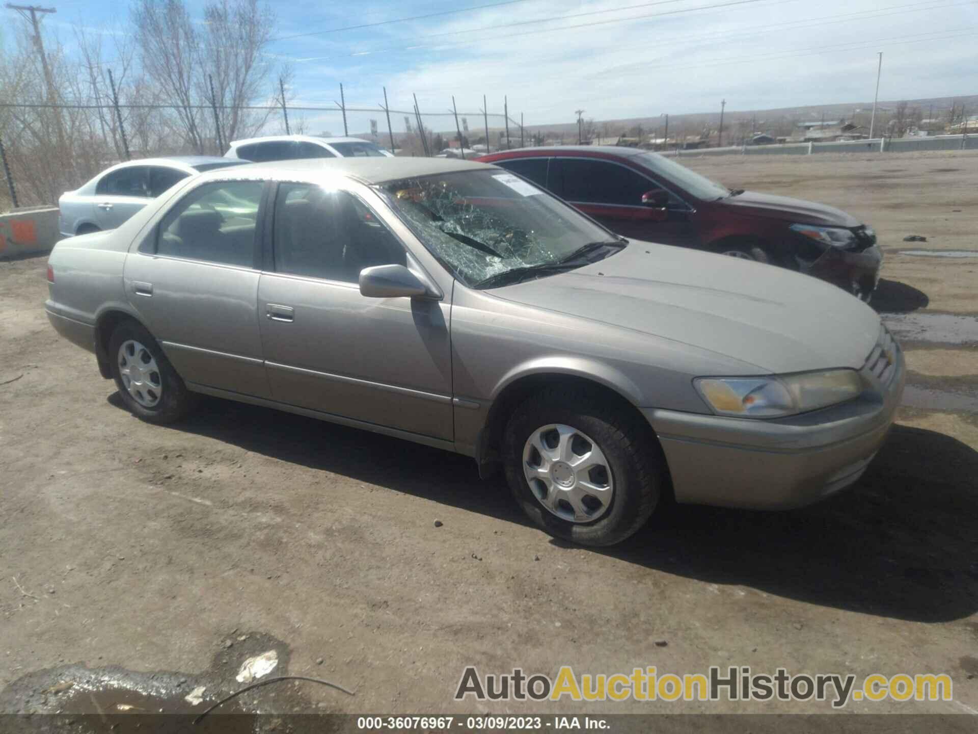 TOYOTA CAMRY LE/XLE, JT2BG22K8V0004604