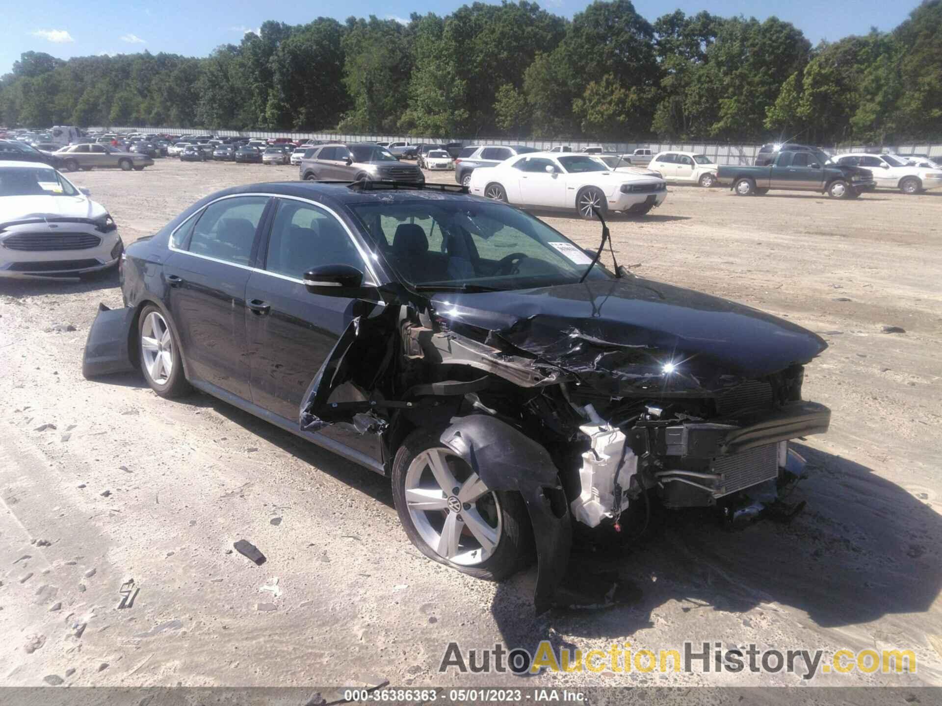 VOLKSWAGEN PASSAT SE W/SUNROOF, 1VWBP7A3XDC008808