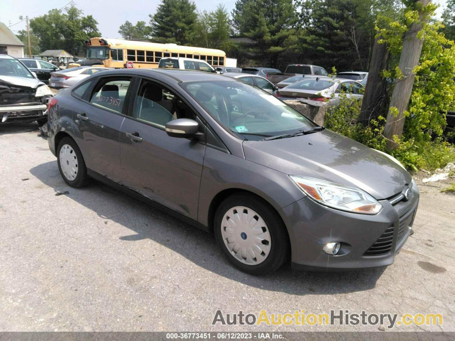 FORD FOCUS SE, 1FAHP3F20CL149302