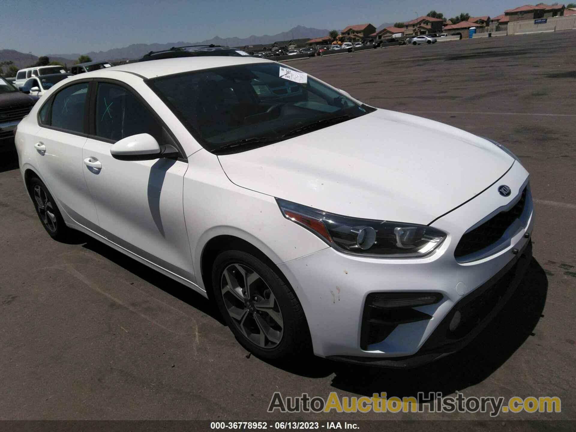 KIA FORTE LXS, 3KPF24AD3ME272052