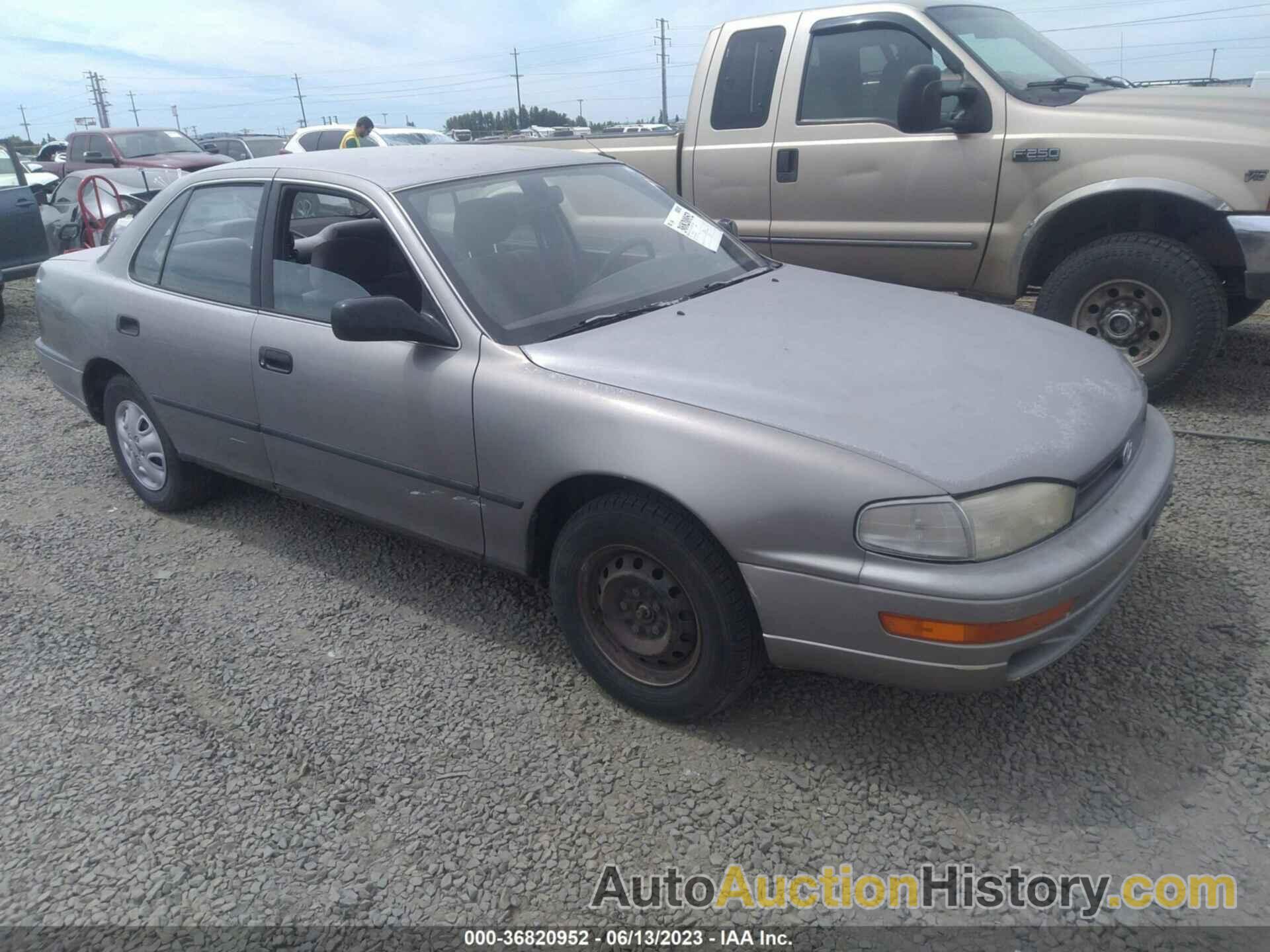 TOYOTA CAMRY DLX, 4T1SK11E0NU084514