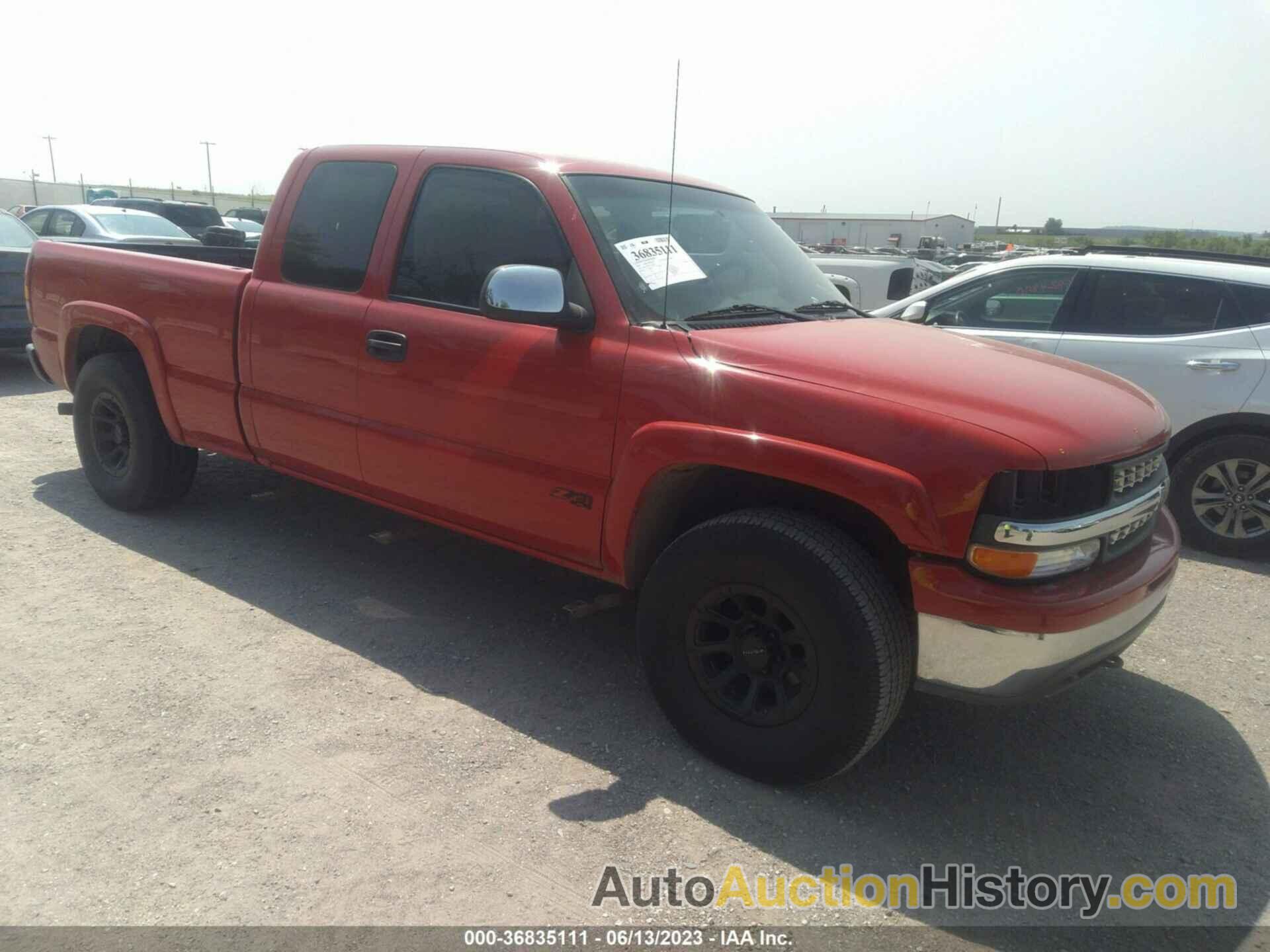 CHEVROLET SILVERADO 1500 LT, 1GCEK19T3YE416299