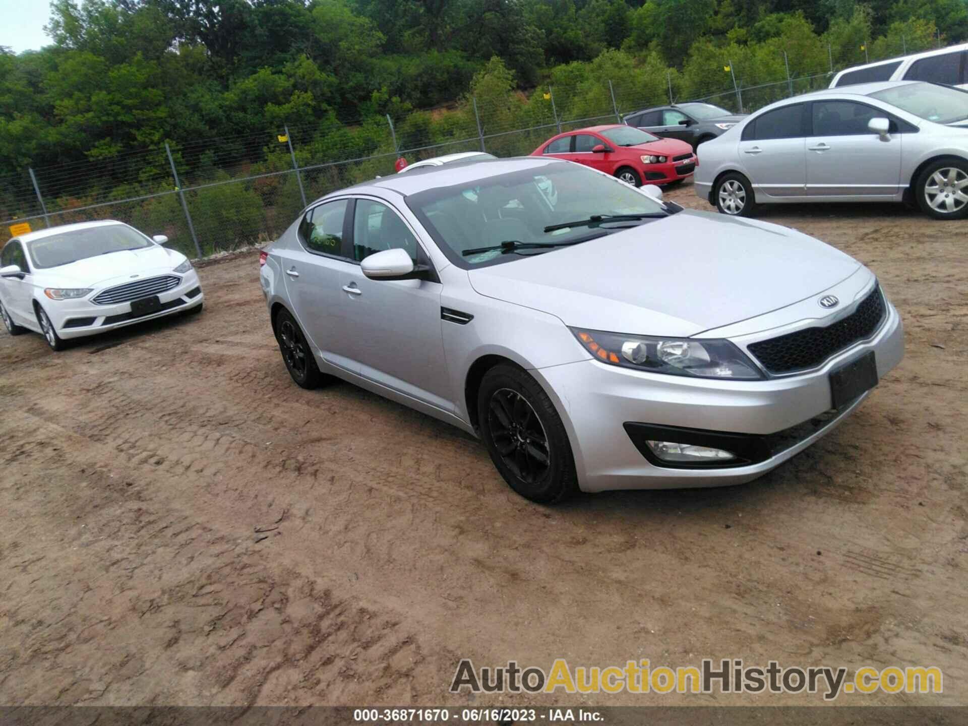 KIA OPTIMA LX, 5XXGM4A77DG231777