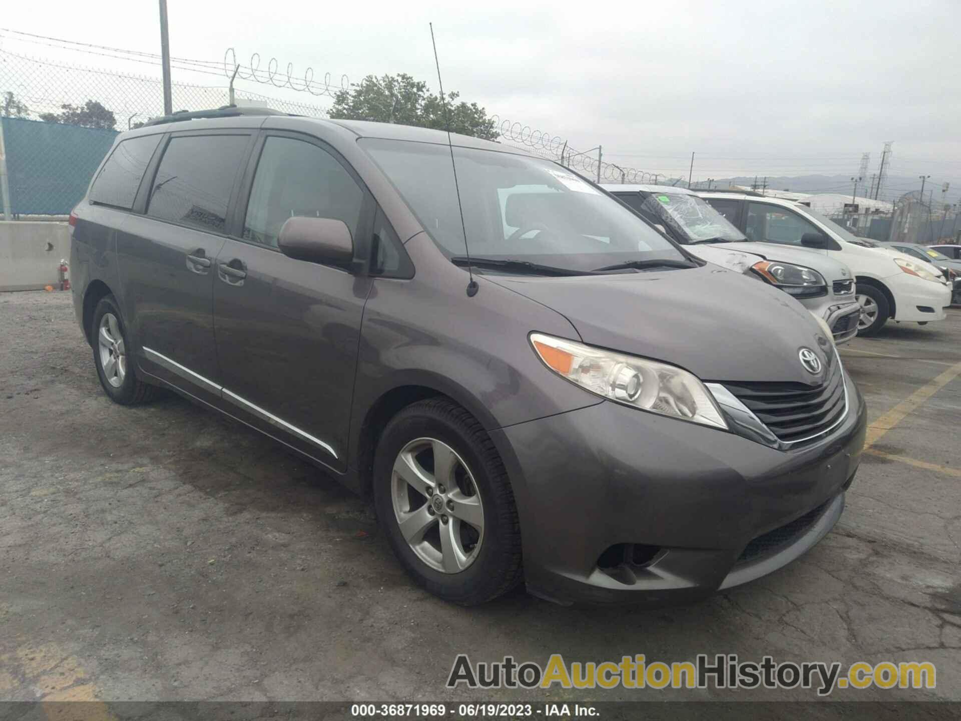 TOYOTA SIENNA LE, 5TDKK3DCXES497166