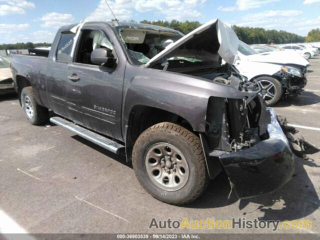 CHEVROLET SILVERADO 1500 LS, 1GCSKREA6AZ107947