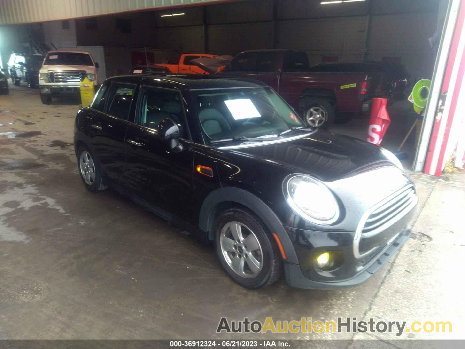 MINI COOPER HARDTOP 4 DOOR, WMWXU1C5XG2D11319