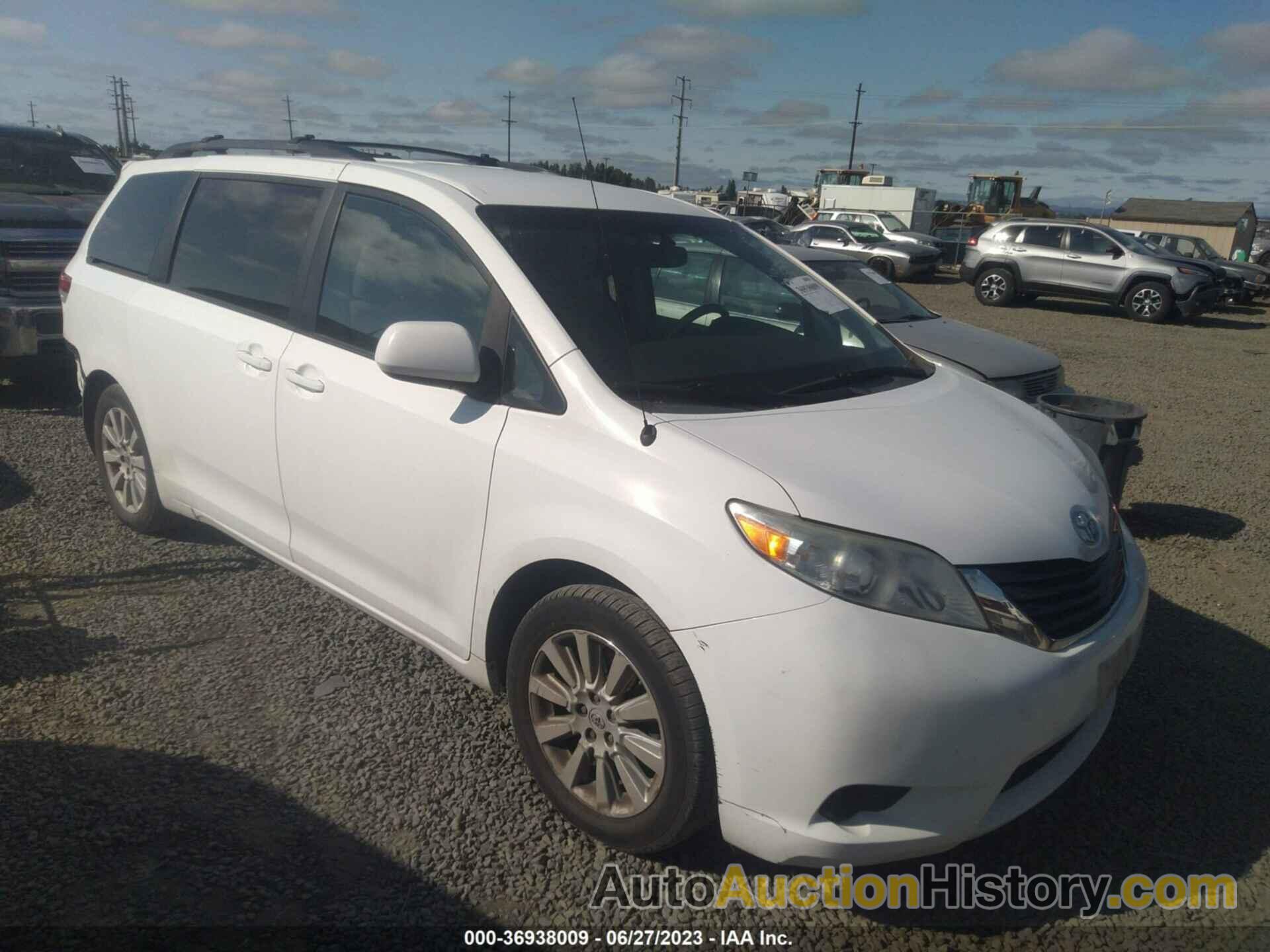 TOYOTA SIENNA LE, 5TDJK3DC9BS021899