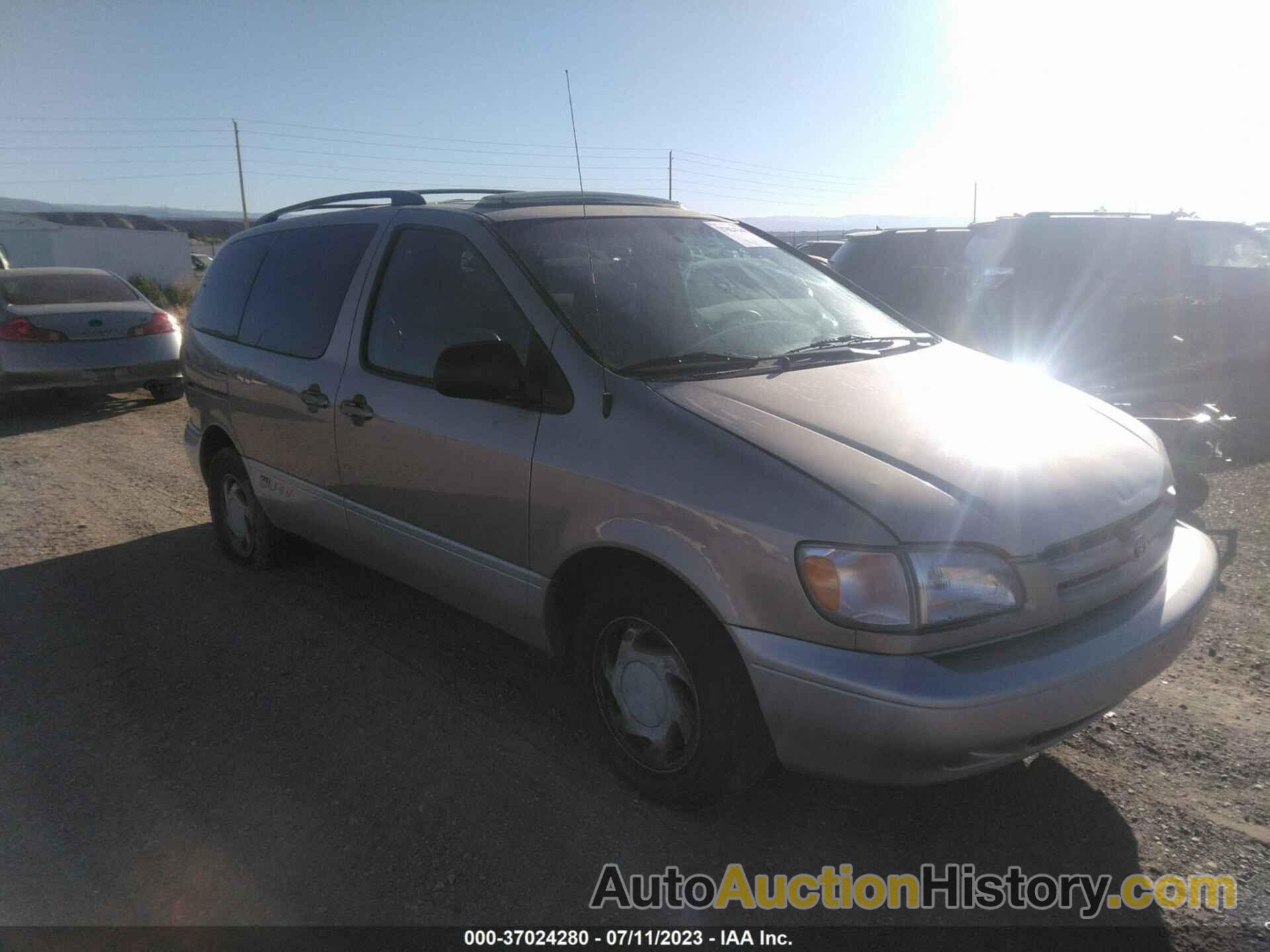 TOYOTA SIENNA LE/XLE, 4T3ZF13C0YU193677