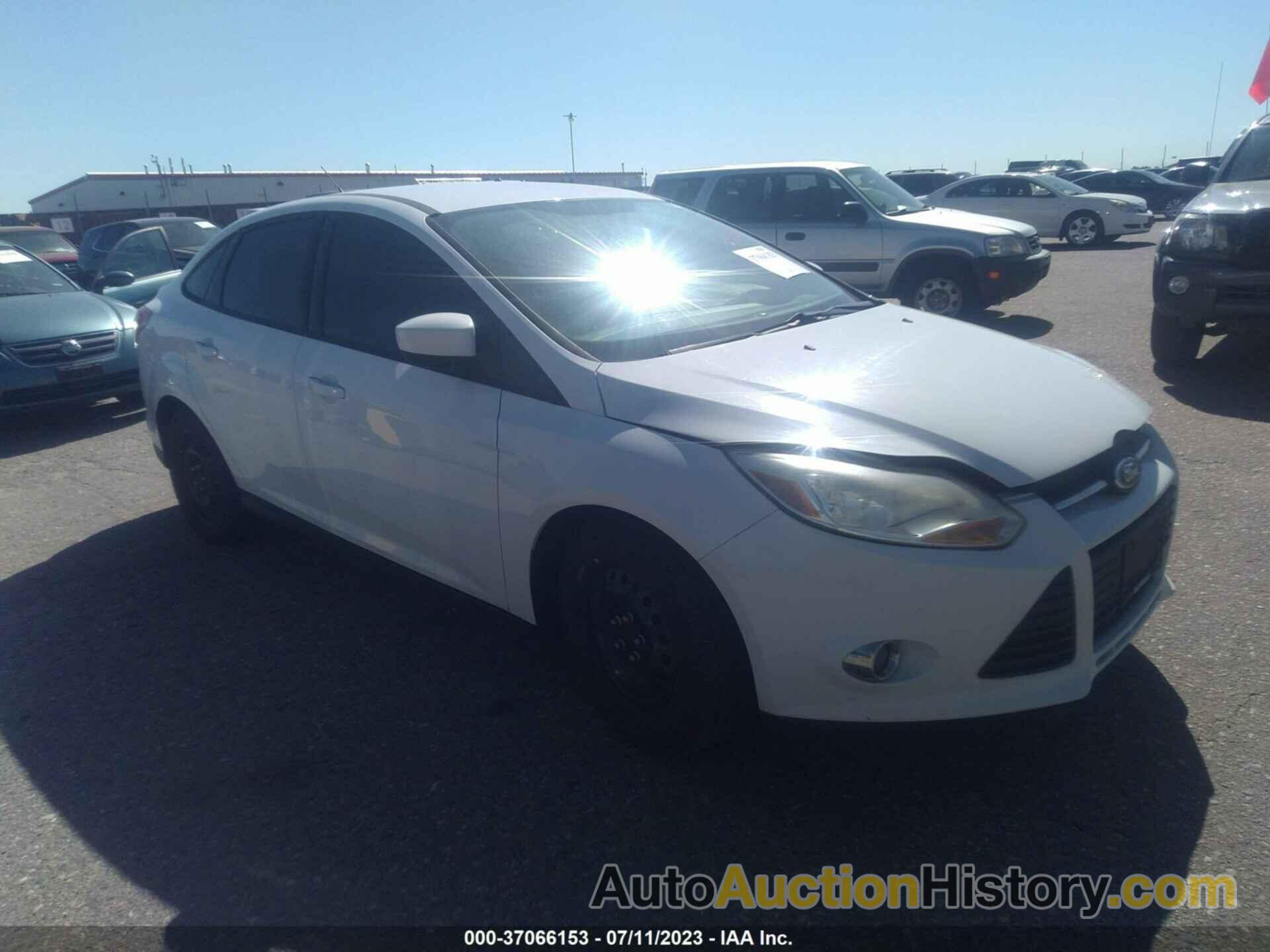 FORD FOCUS SE, 1FAHP3F20CL108720