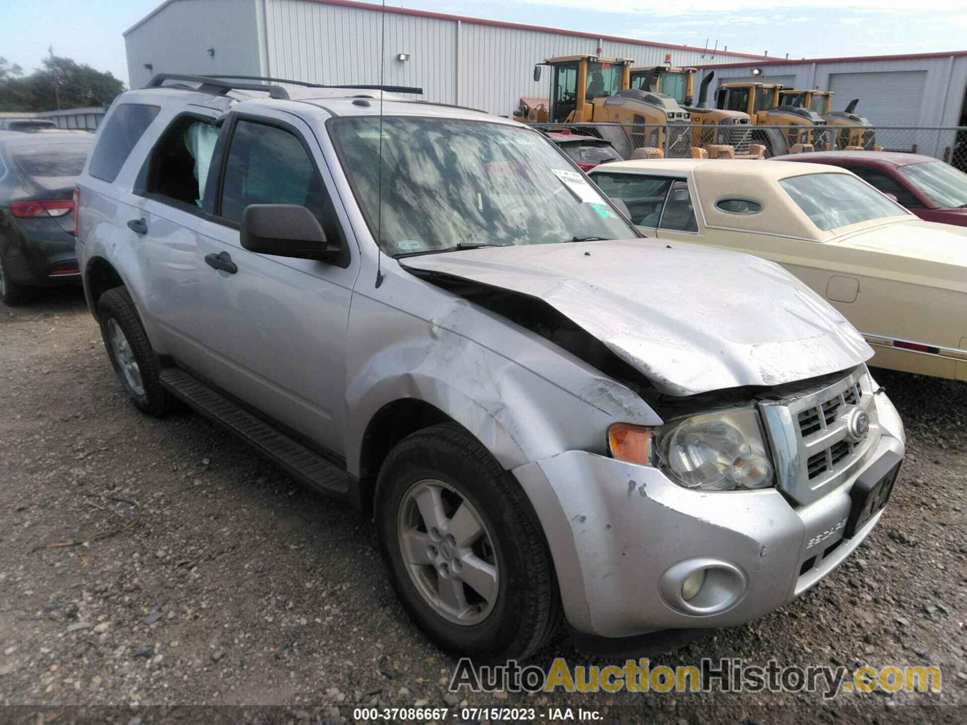 FORD ESCAPE XLT, 1FMCU0DG0BKA07476