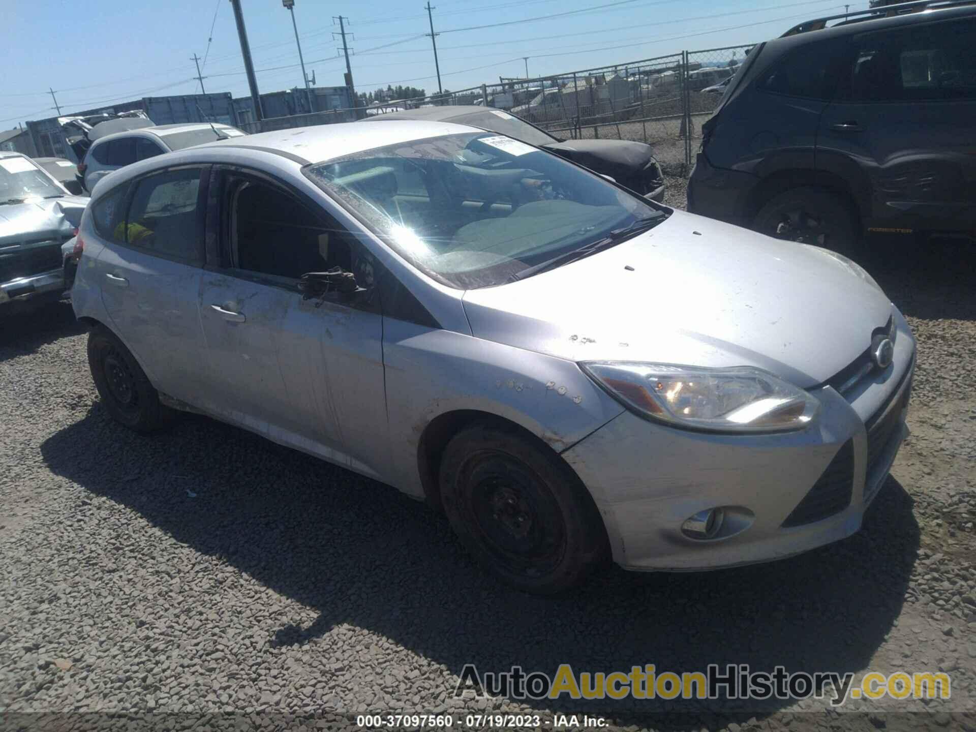 FORD FOCUS SE, 1FAHP3K27CL416375