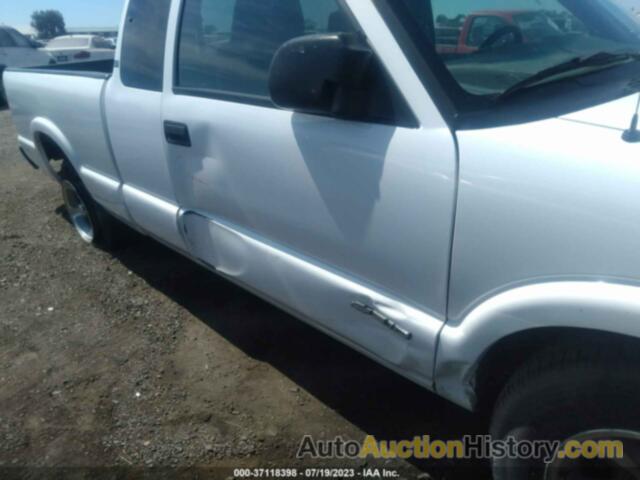 CHEVROLET S-10 LS, 1GCCS19W128120415