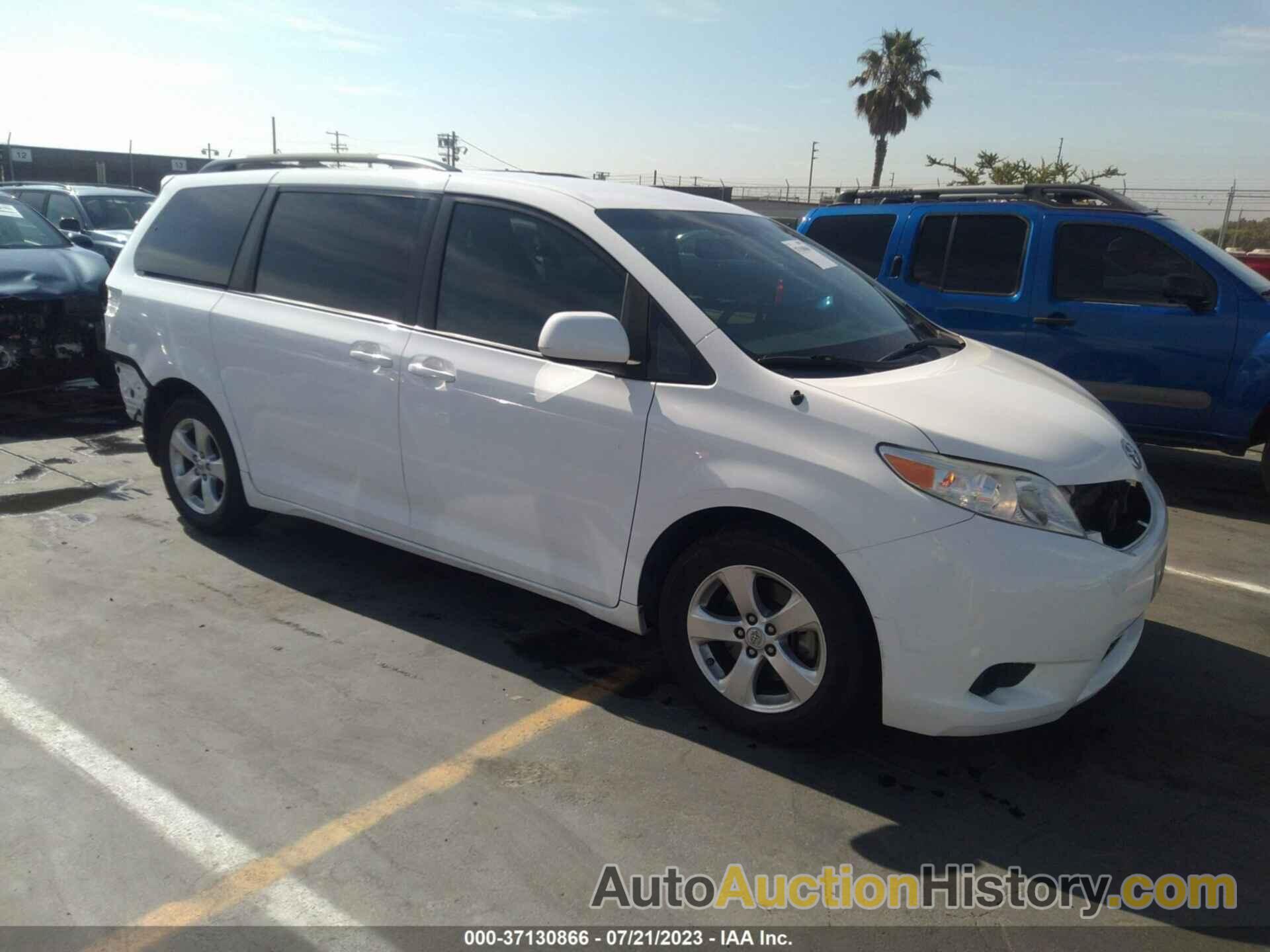 TOYOTA SIENNA LE, 5TDKK3DC0DS384275