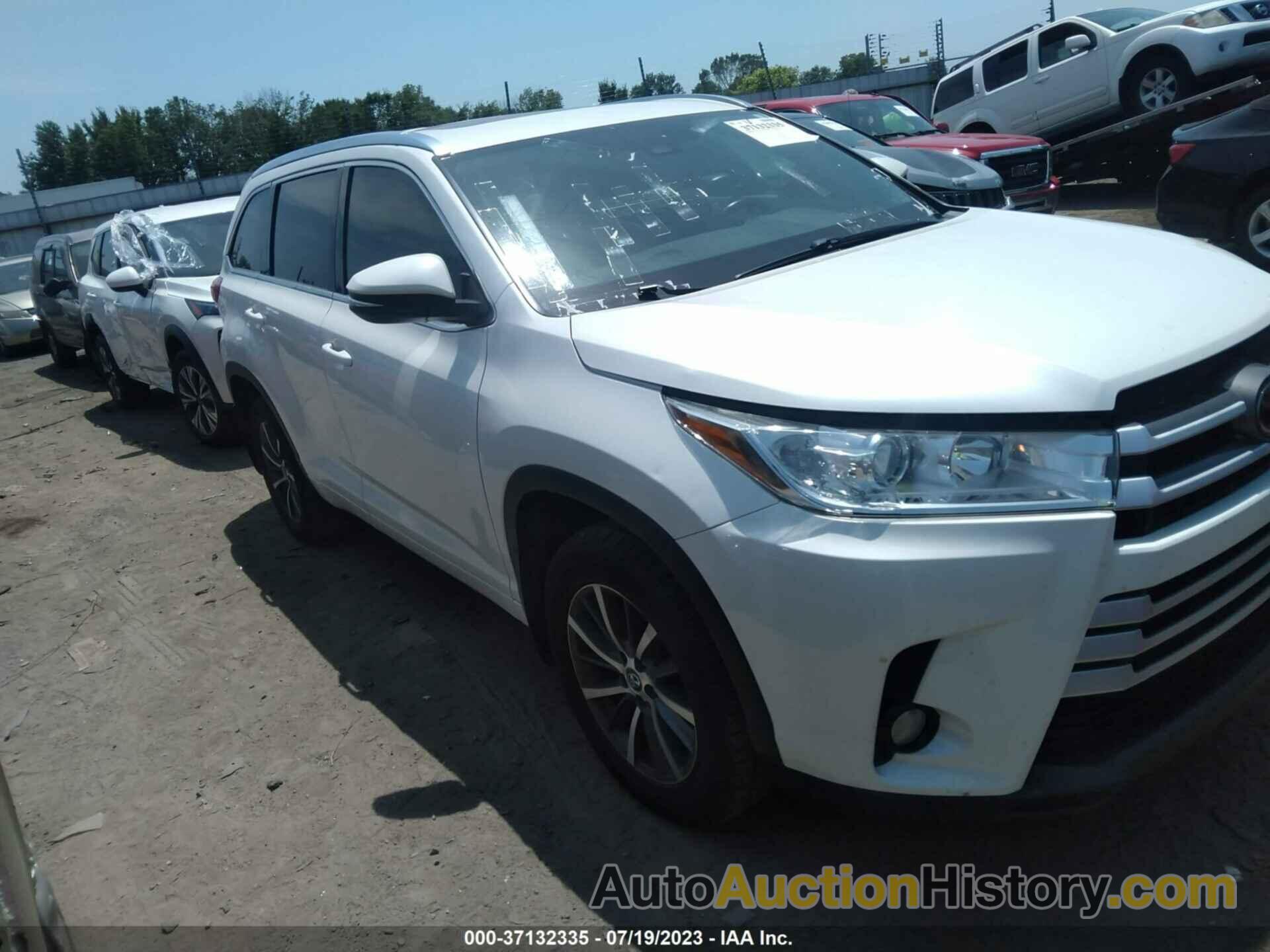 TOYOTA HIGHLANDER XLE, 5TDKZRFH9JS531115