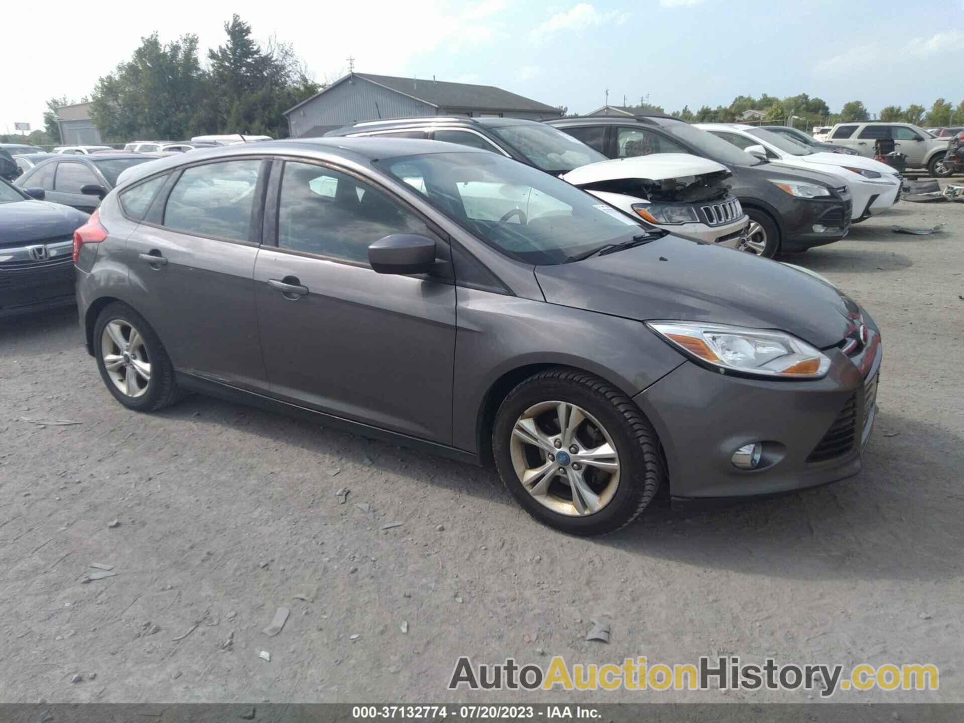 FORD FOCUS SE, 1FAHP3K26CL464062