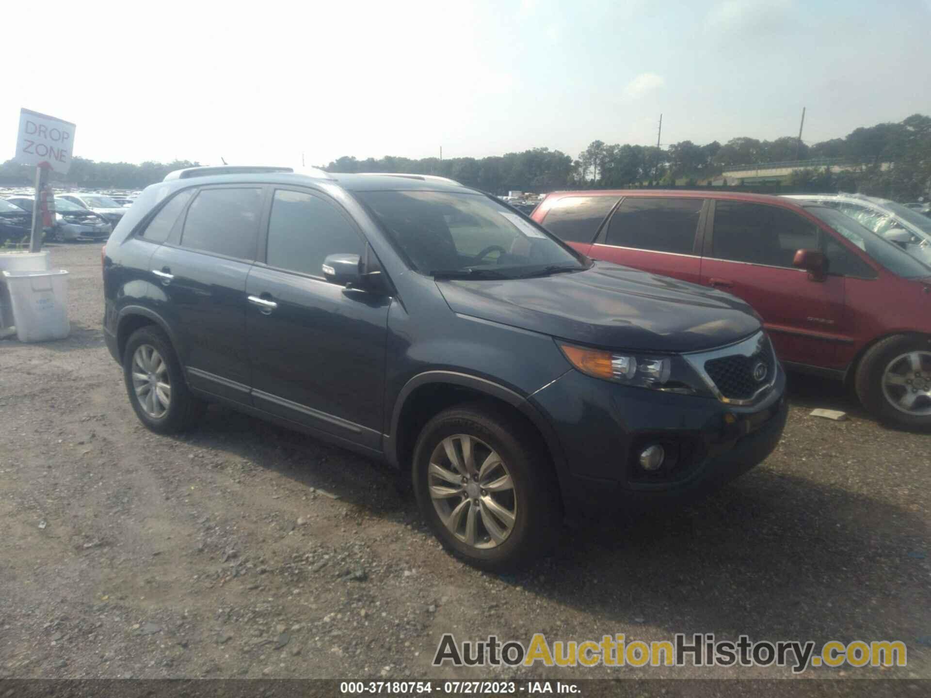 KIA SORENTO LX, 5XYKT4A2XBG048903