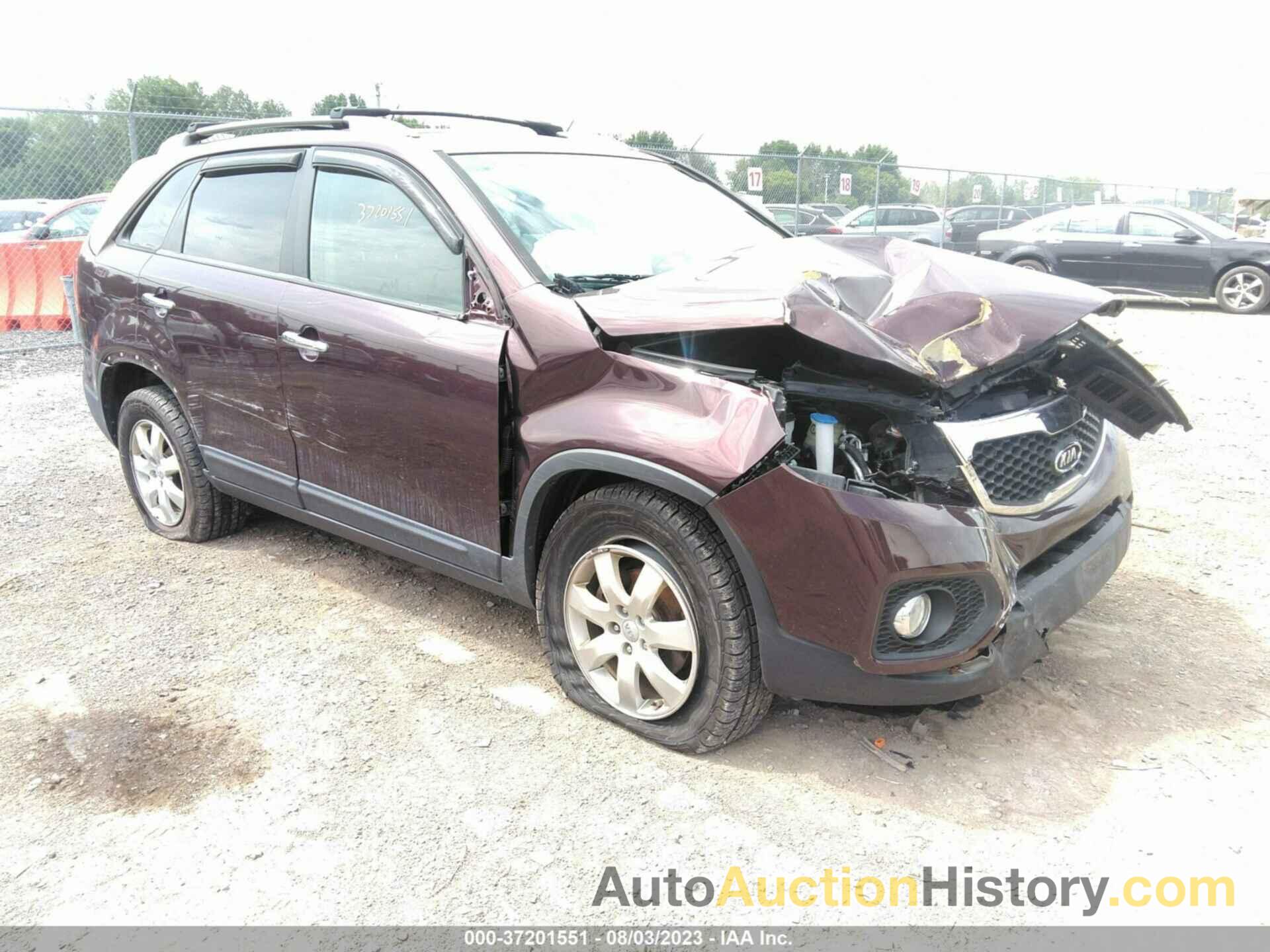 KIA SORENTO LX, 5XYKT4A68DG335128