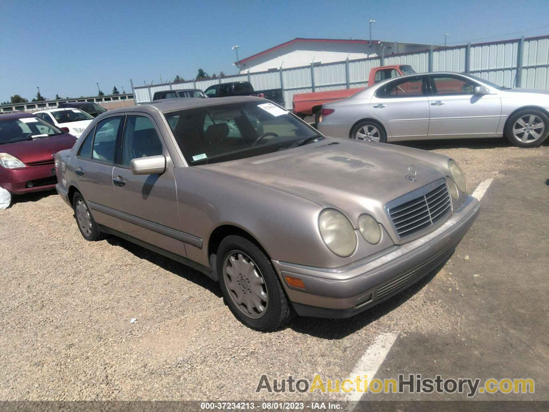 MERCEDES-BENZ E 320, WDBJF55F7TJ023043