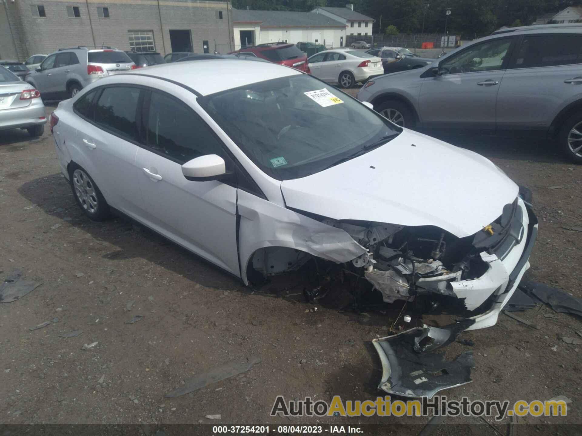 FORD FOCUS SE, 1FAHP3F20CL292167