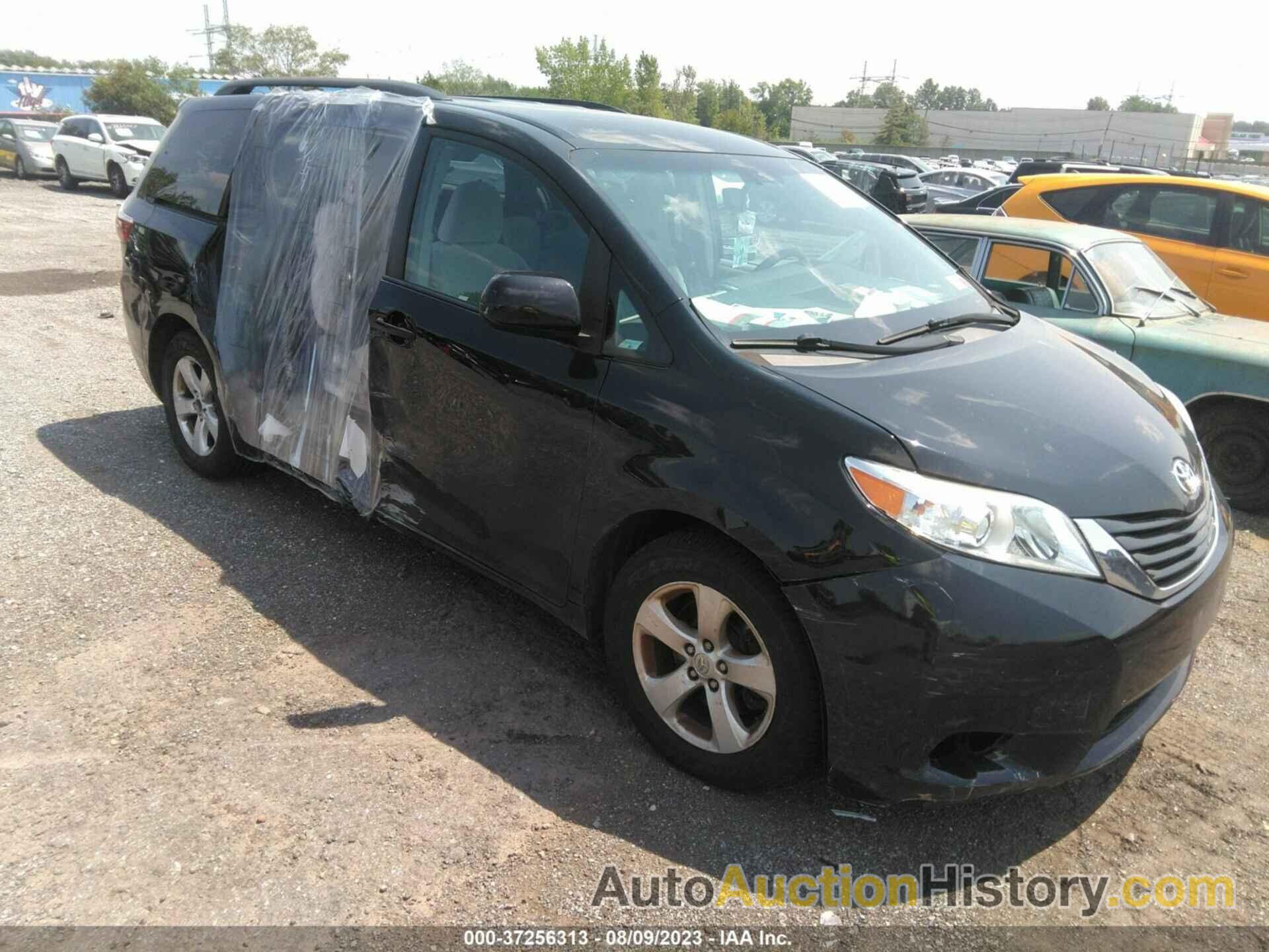 TOYOTA SIENNA LE, 5TDKZ3DC4HS885770