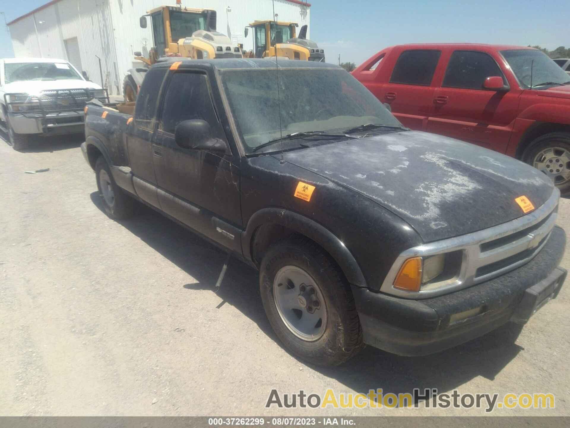 CHEVROLET S-10 LS, 1GCCS19X9V8137914