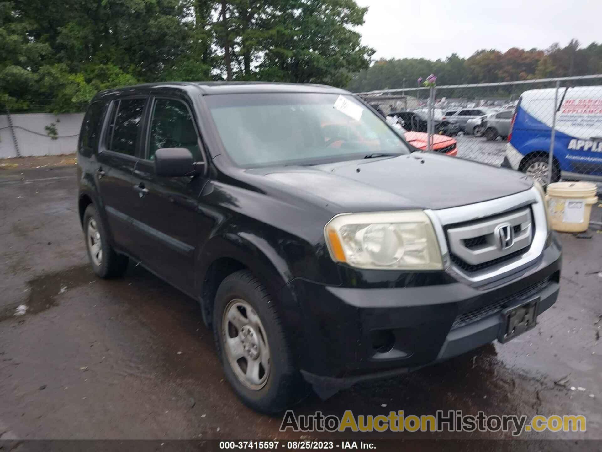 HONDA PILOT LX, 5FNYF4H2XBB074027