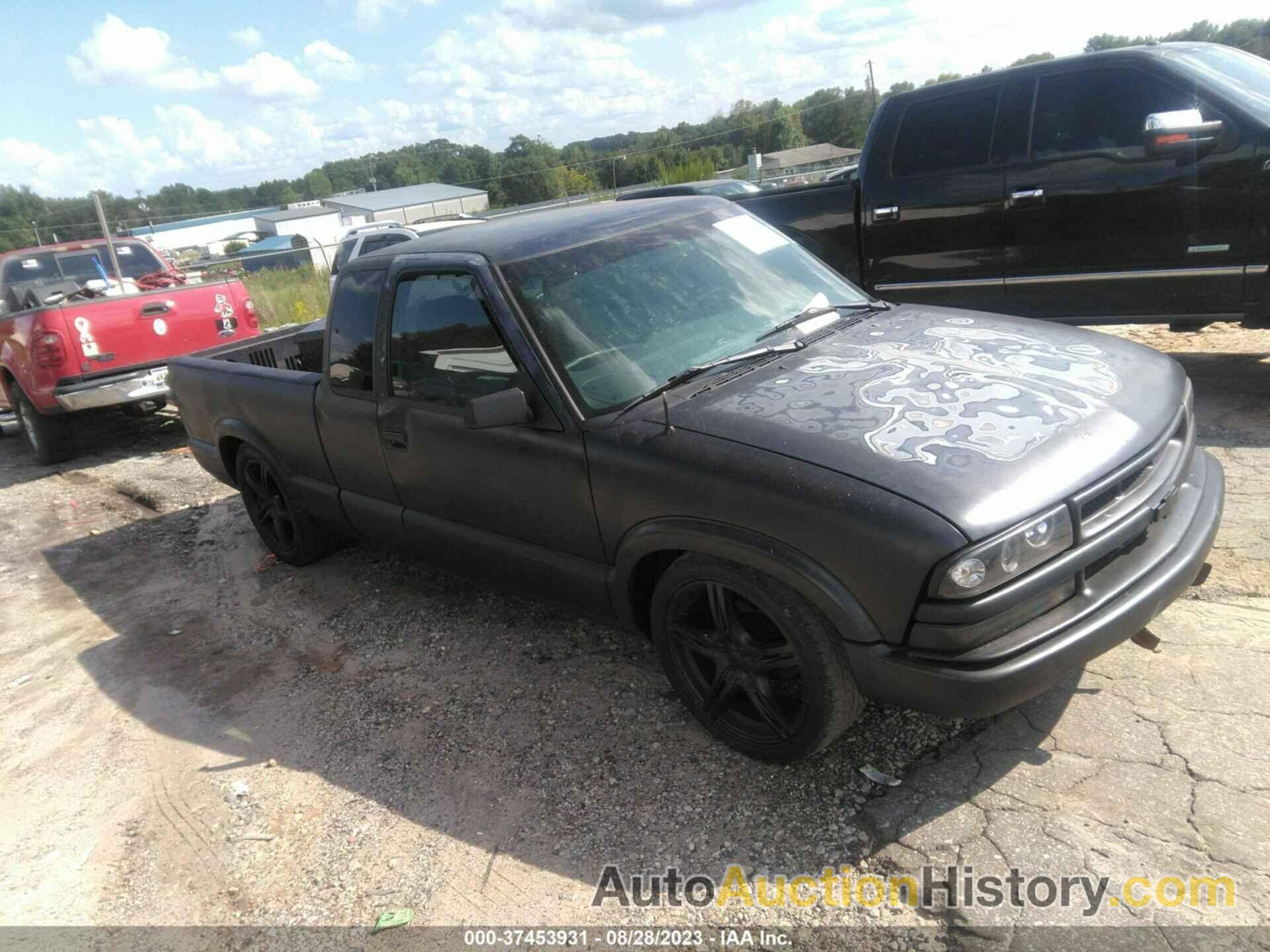 CHEVROLET S-10 LS, 1GCCS195218121336