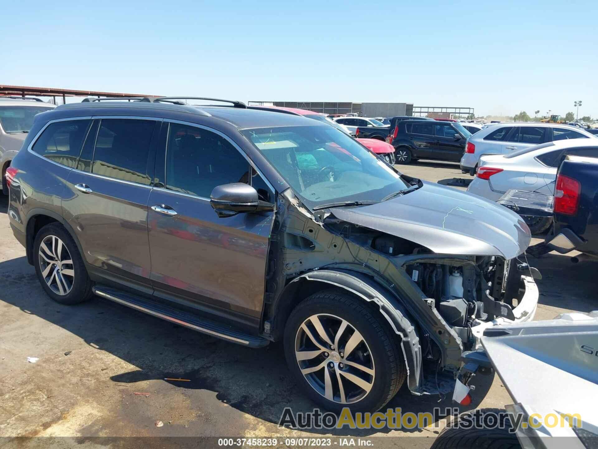 HONDA PILOT TOURING, 5FNYF6H9XHB075700