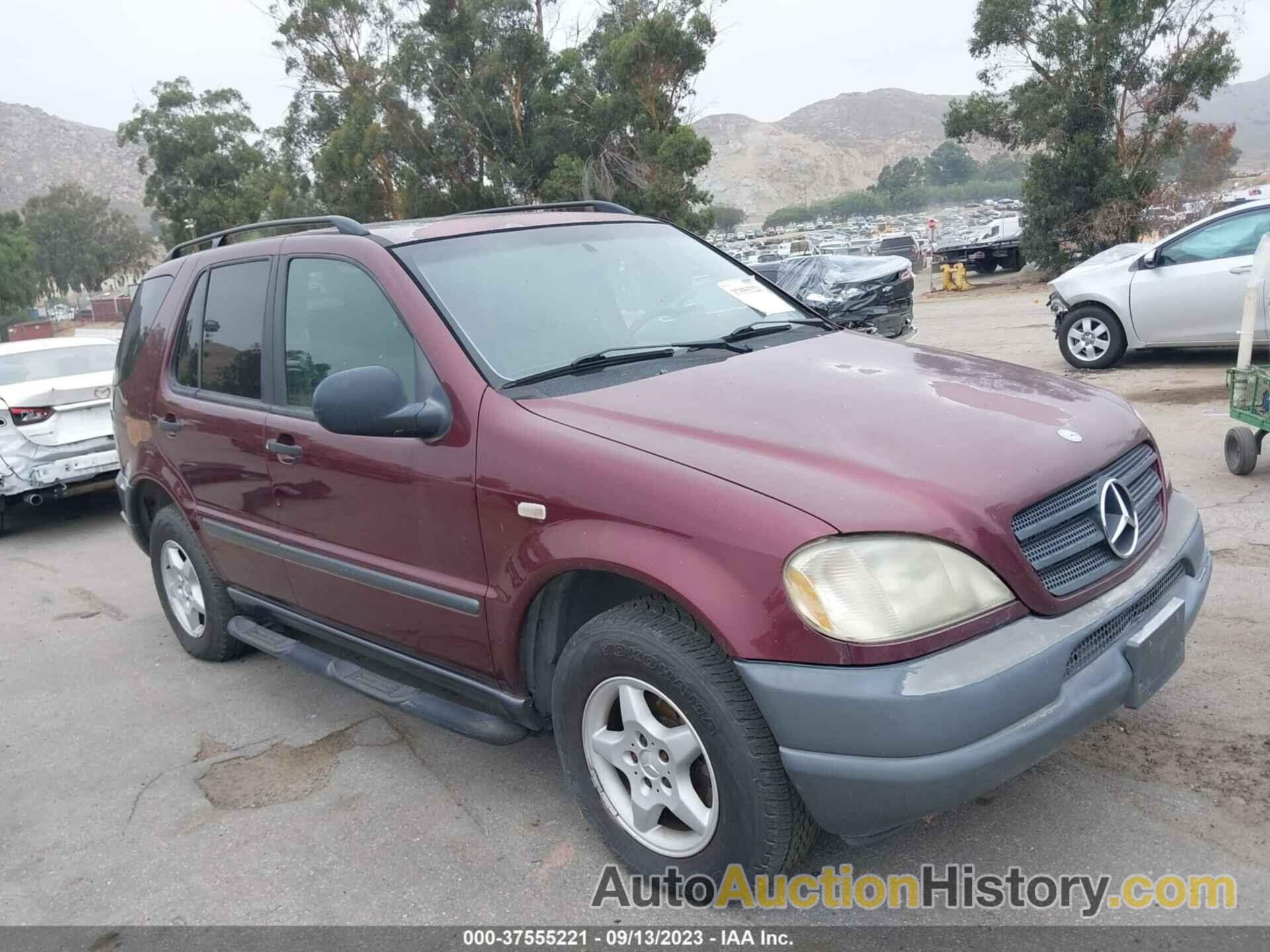 MERCEDES-BENZ M-CLASS, 4JGAB54E8WA043517