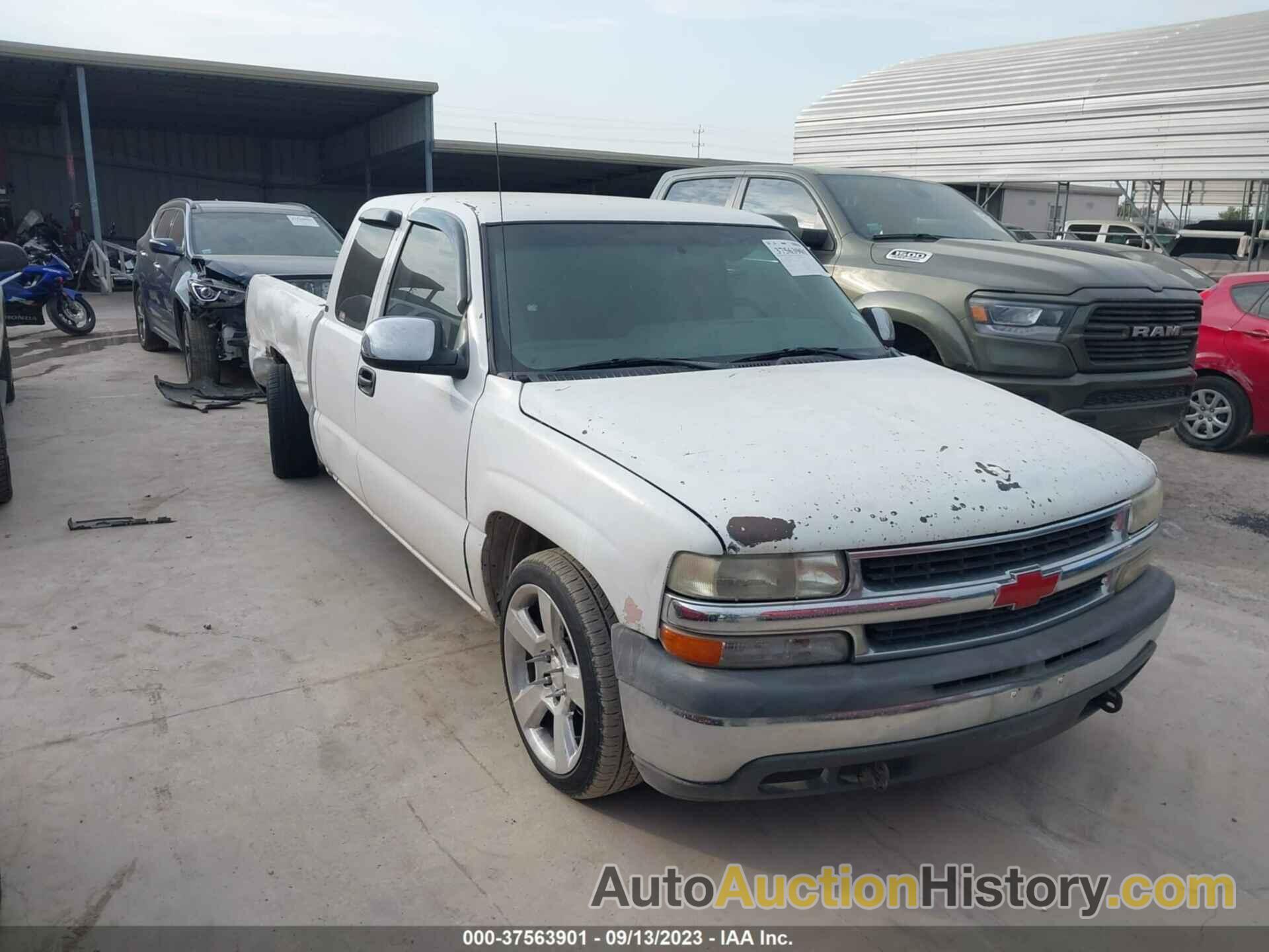 CHEVROLET SILVERADO C1500, 2GCEC19V9Y1347778