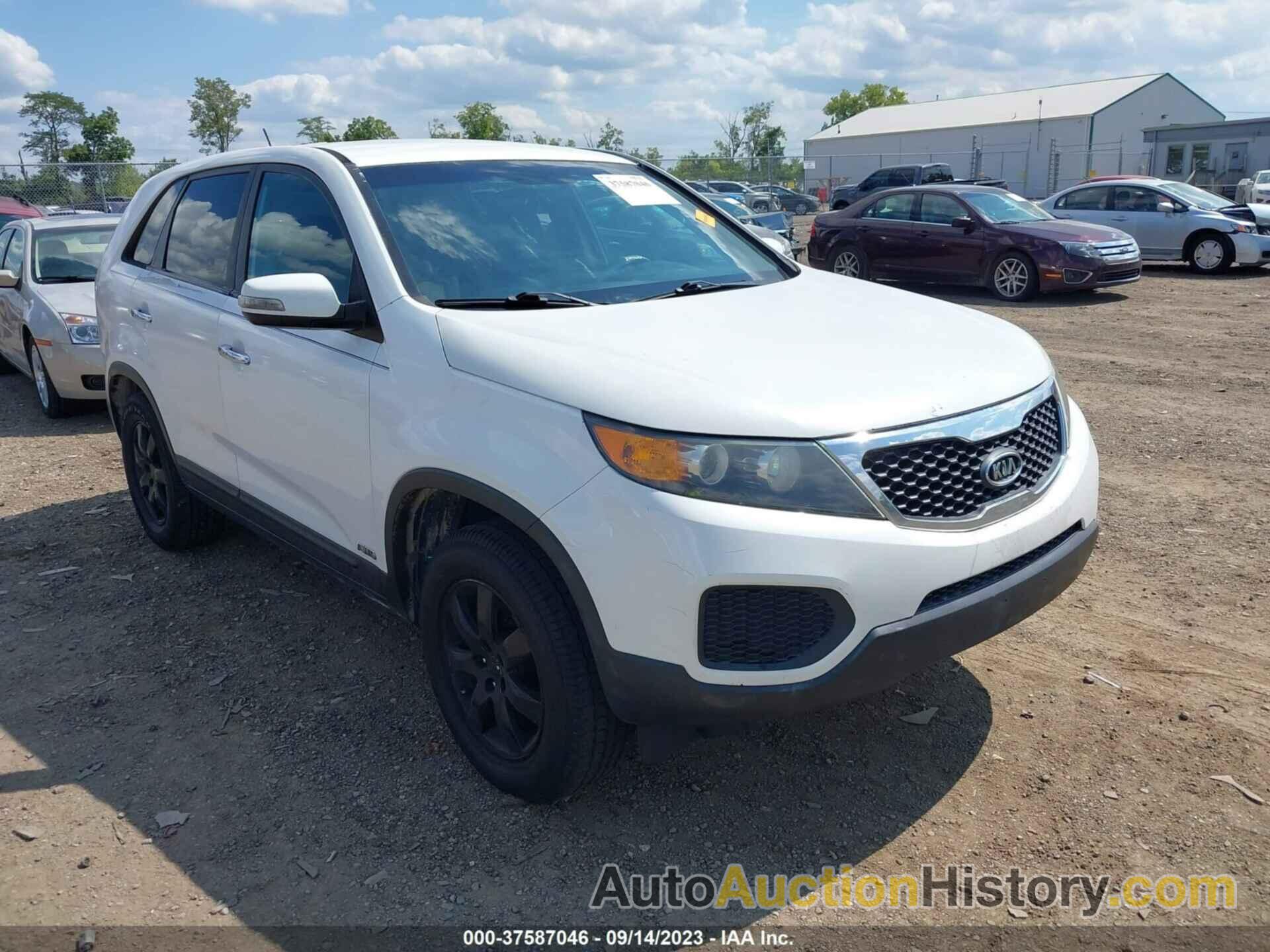 KIA SORENTO LX, 5XYKTCA11BG023969