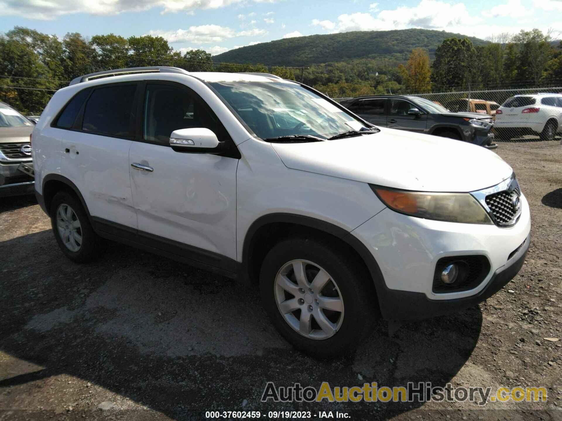 KIA SORENTO LX, 5XYKT4A19BG143637