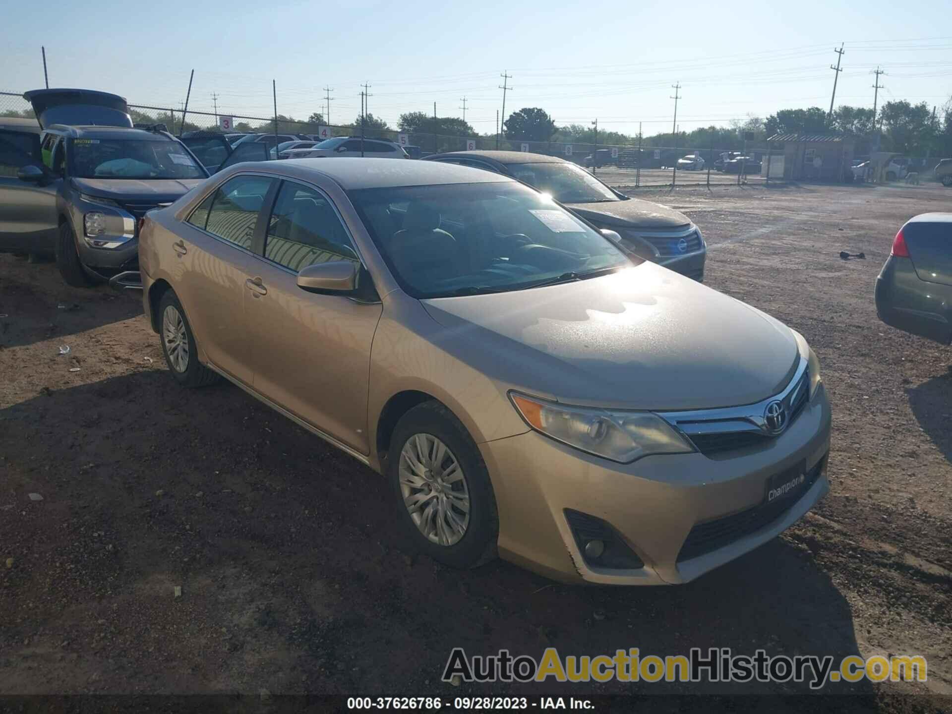 TOYOTA CAMRY LE, 4T4BF1FK5CR261466