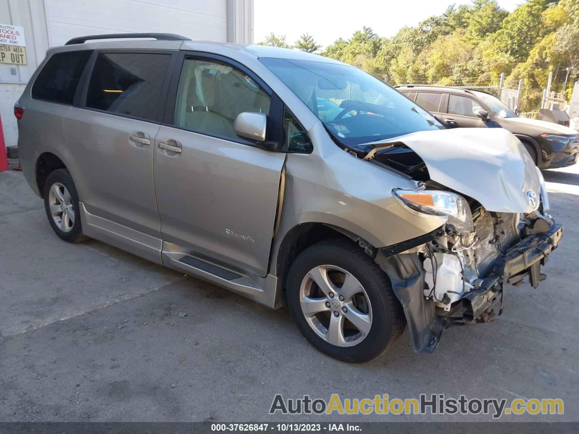 TOYOTA SIENNA LE MOBILITY, 5TDKZ3DC6HS890310