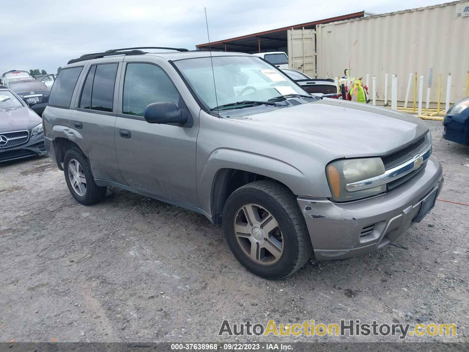 CHEVROLET TRAILBLAZER LS, 1GNDT13S372197733