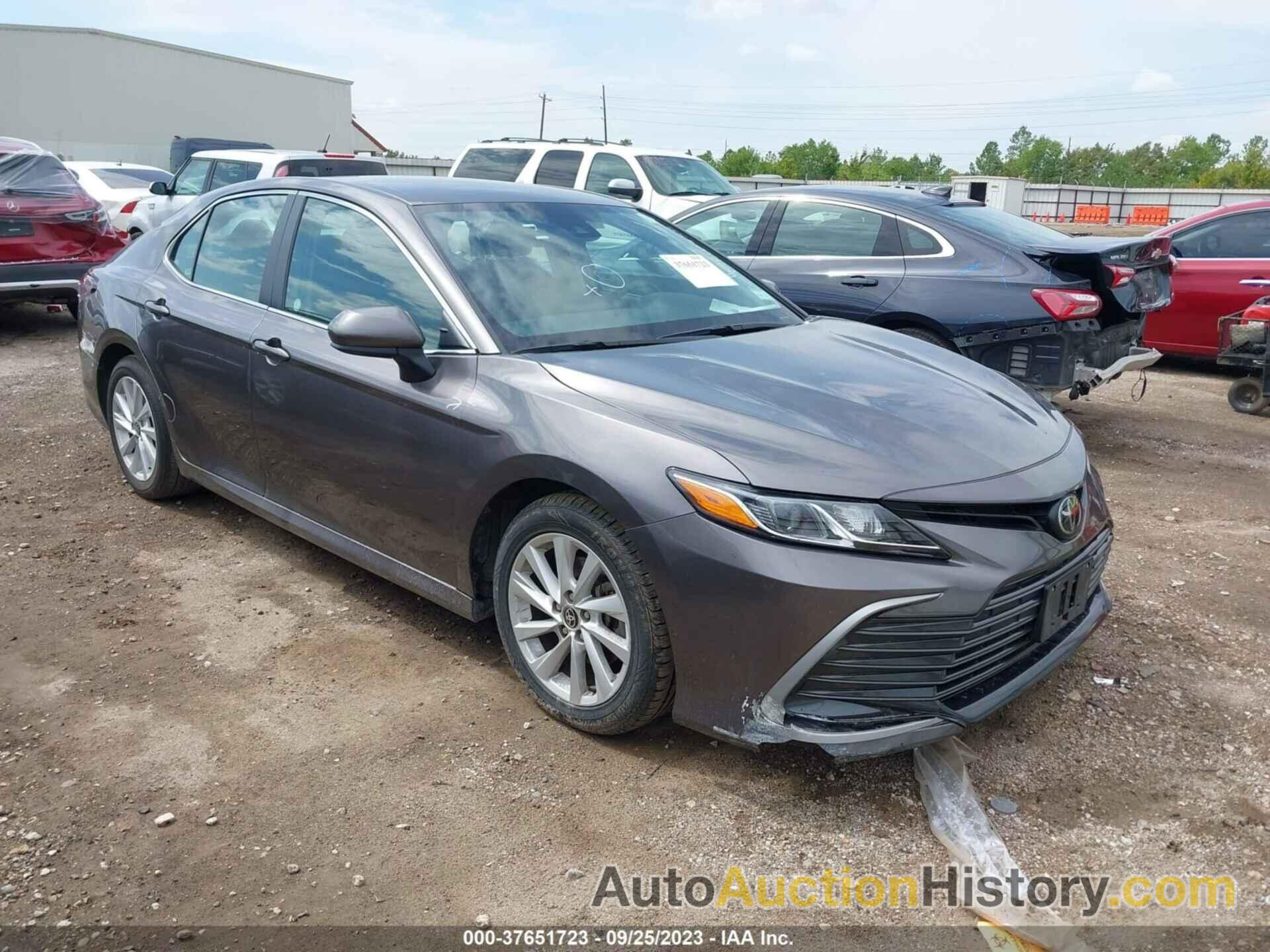 TOYOTA CAMRY LE, 4T1C11AKXNU001605