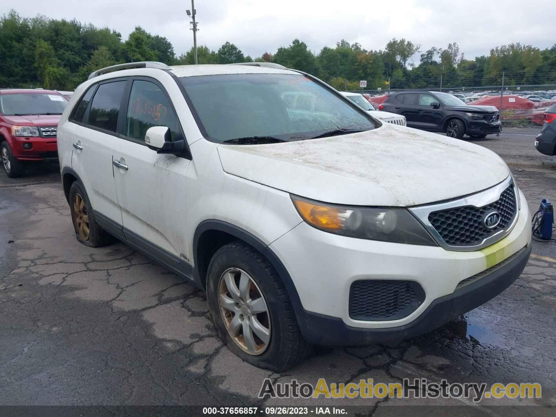 KIA SORENTO LX, 5XYKTDA2XCG225757