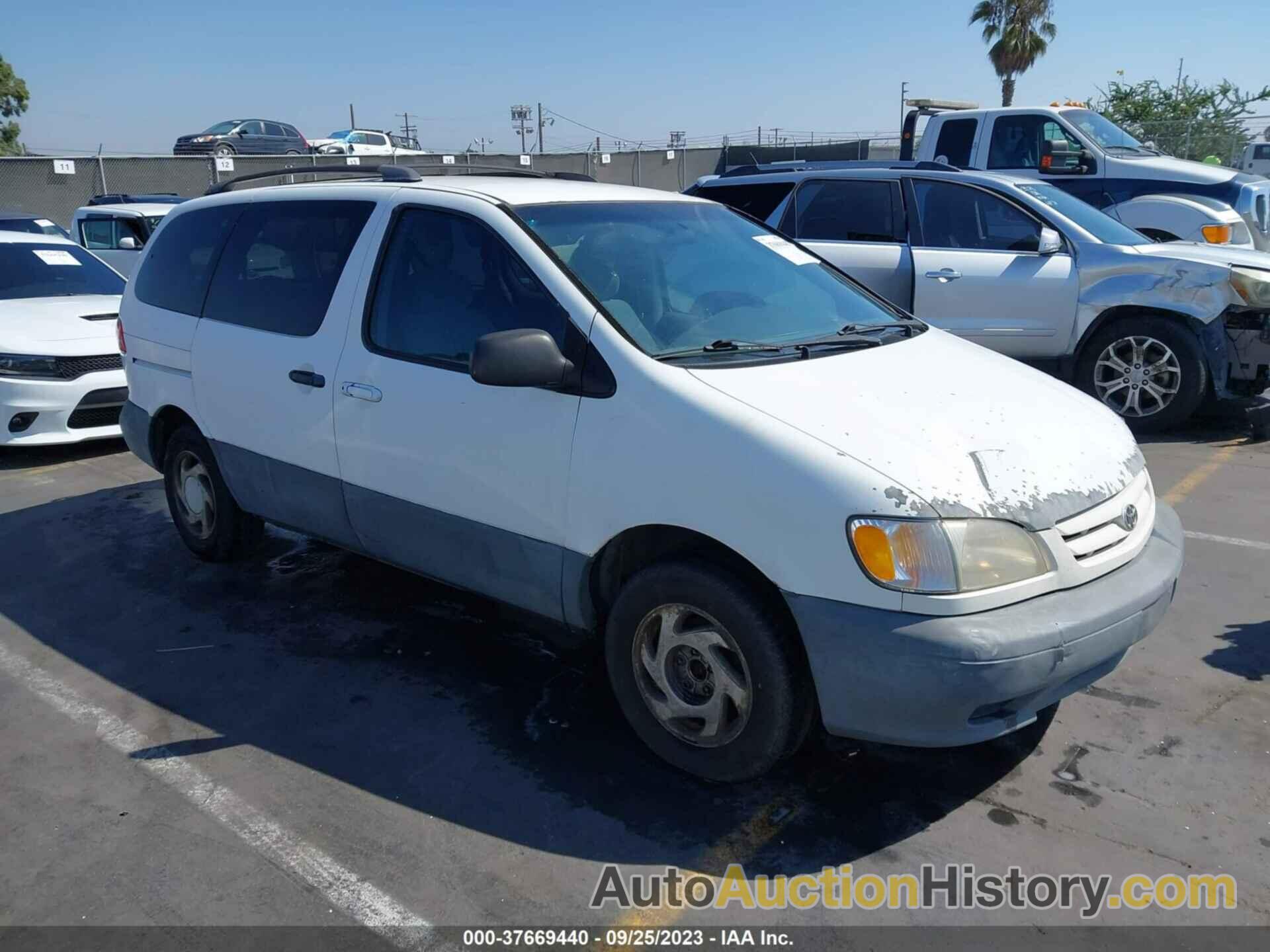 TOYOTA SIENNA LE/XLE, 4T3ZF13C21U361552